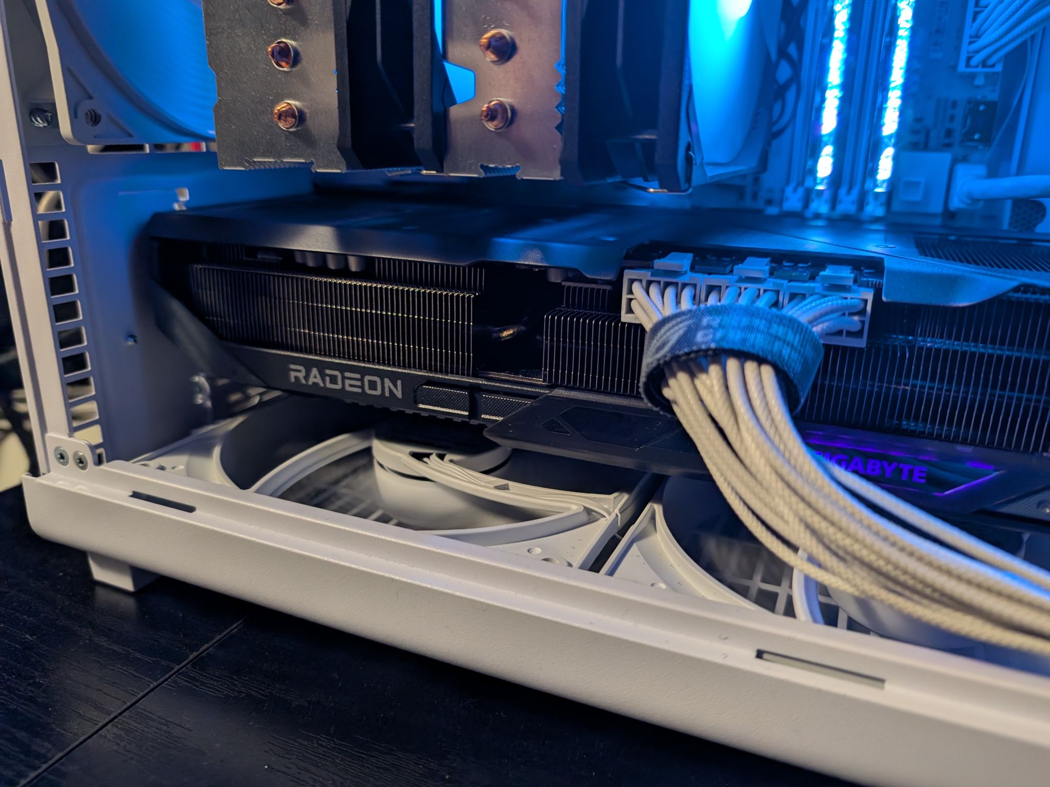 GIGABYTE RX 9070 XT GAMING OC 16G