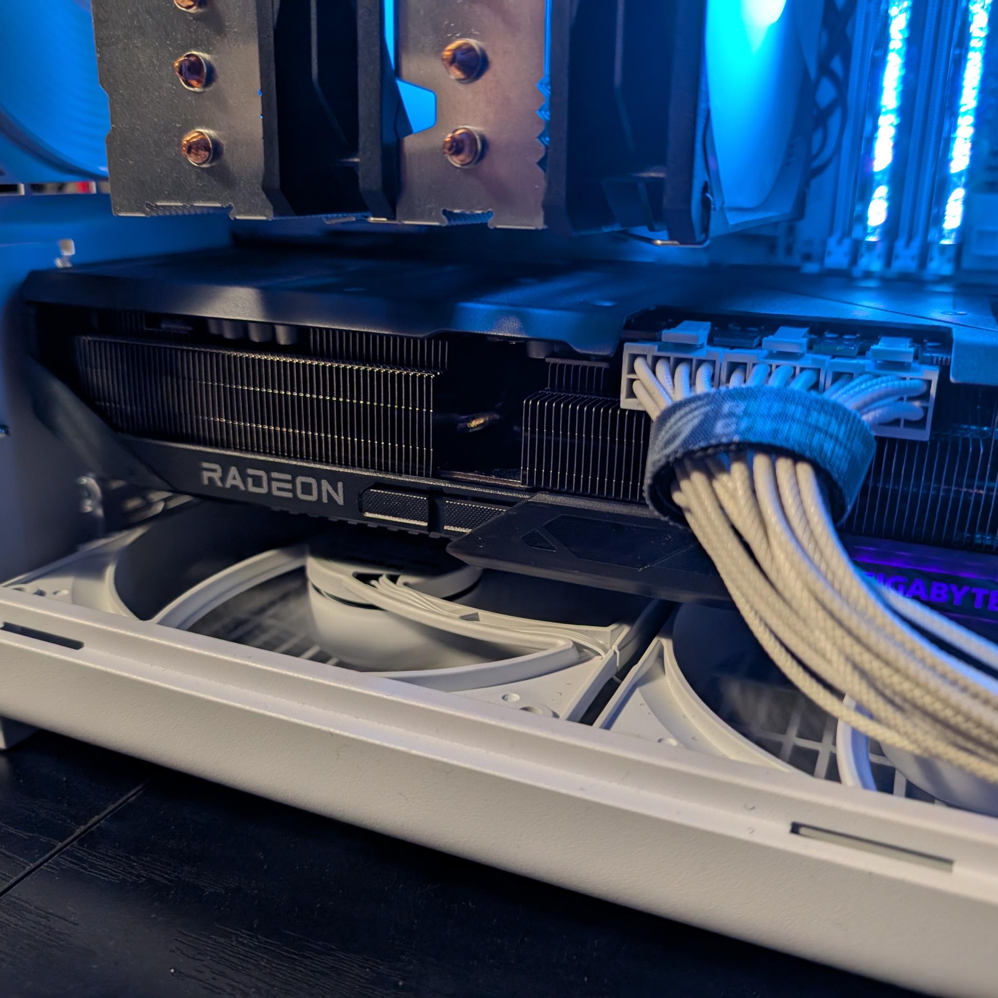 GIGABYTE RX 9070 XT GAMING OC 16G