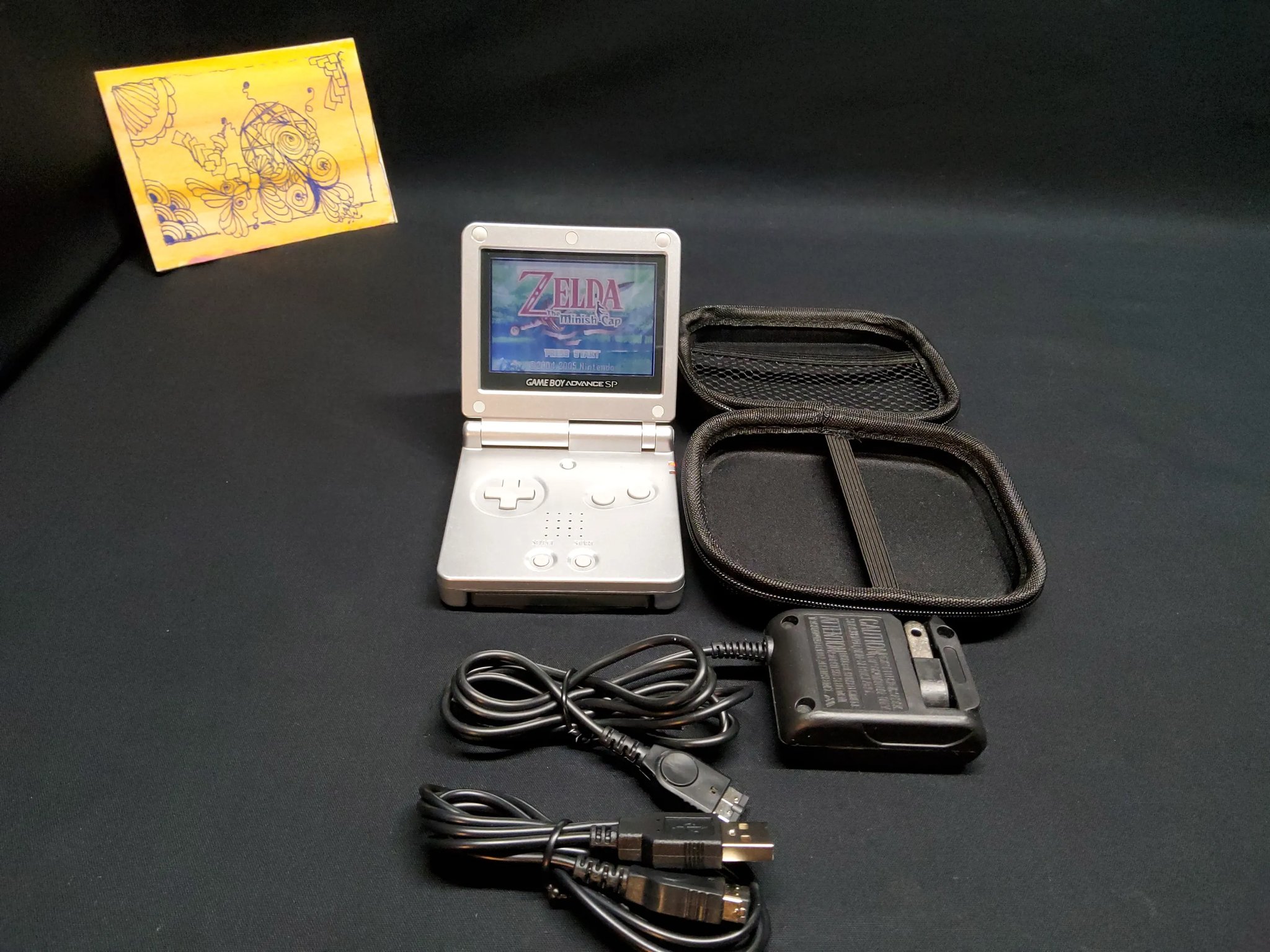 GameBoy Advance SP + The Legend of Zelda : The Minish Cap