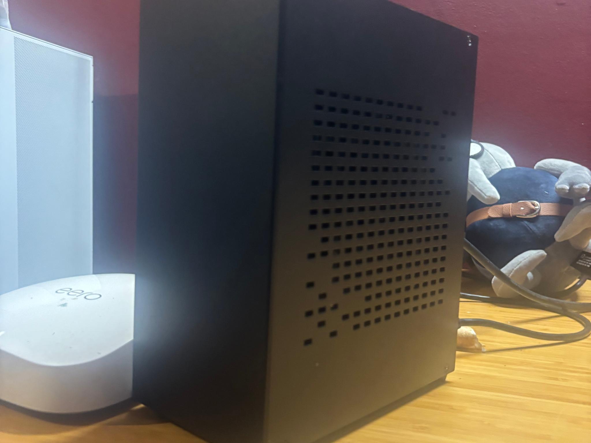 SFF GAMING PC RYZEN 7 7800X3D RTX 5060, 16GB RAM, 1TB NVMe SSD