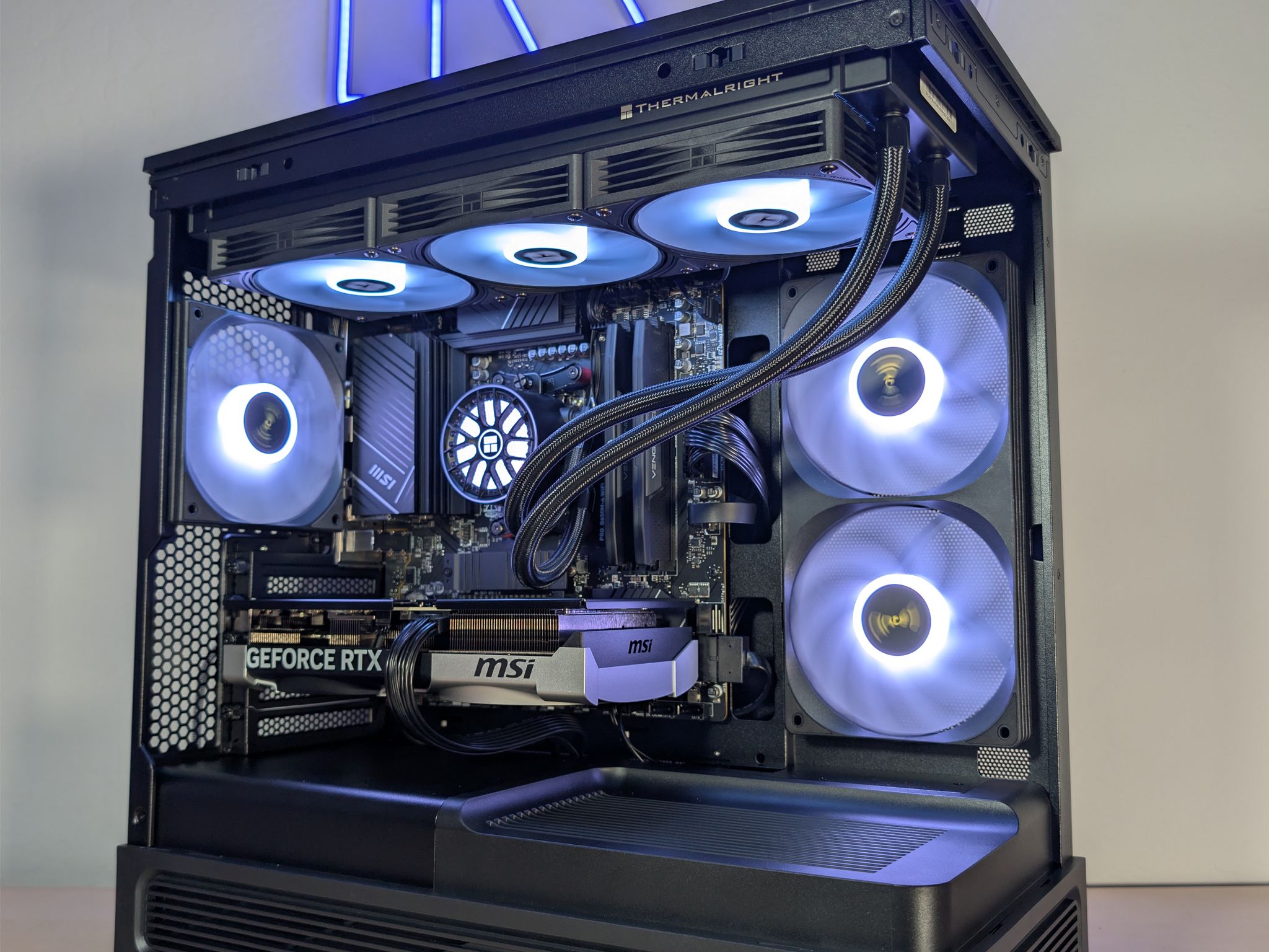 RTX 5070 // Ryzen 7 9700x // 32GB DDR5 // 1TB Gen4 NVMe // WiFi