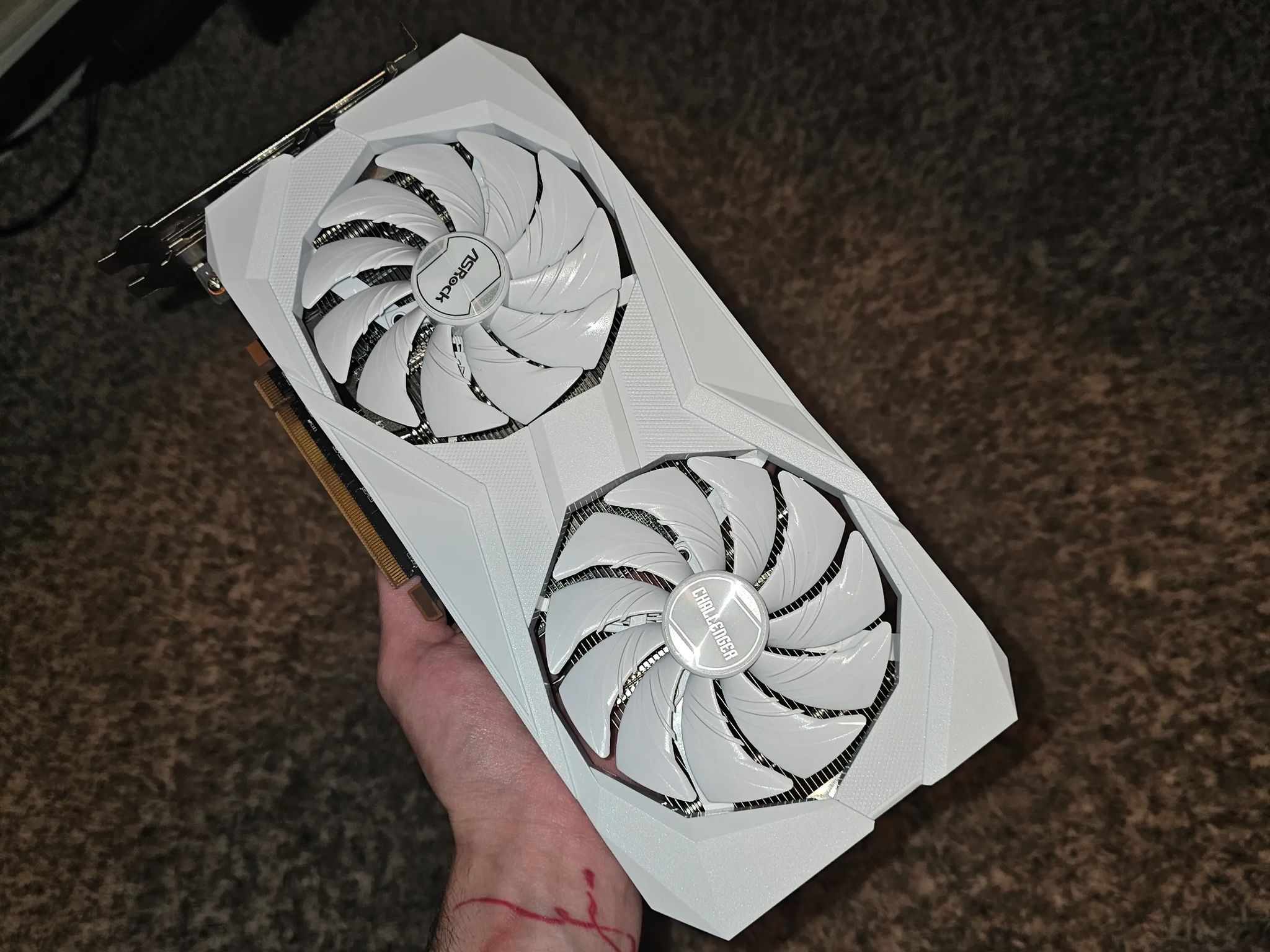 AMD RX 6600 Challanger (White)