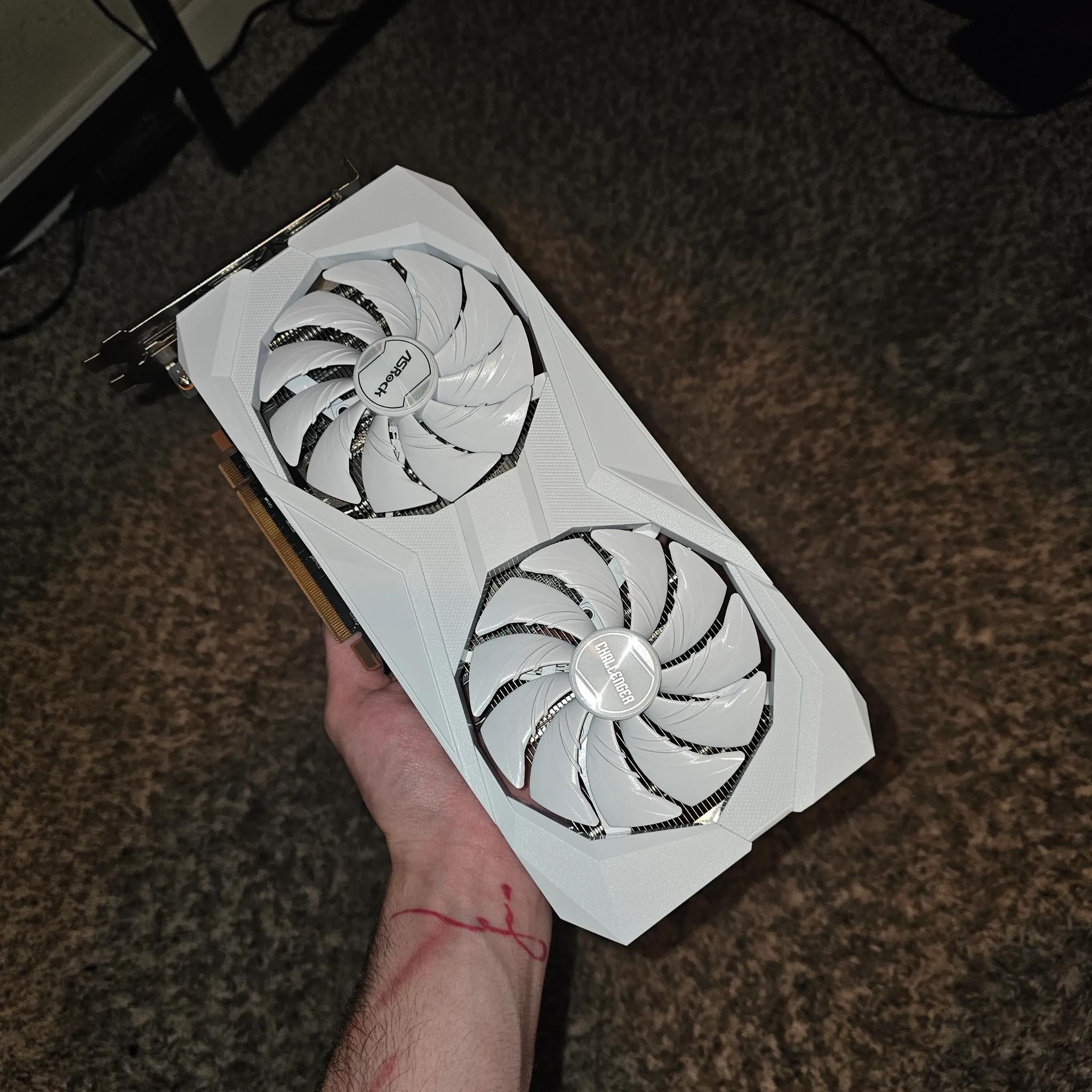 AMD RX 6600 Challanger (White)