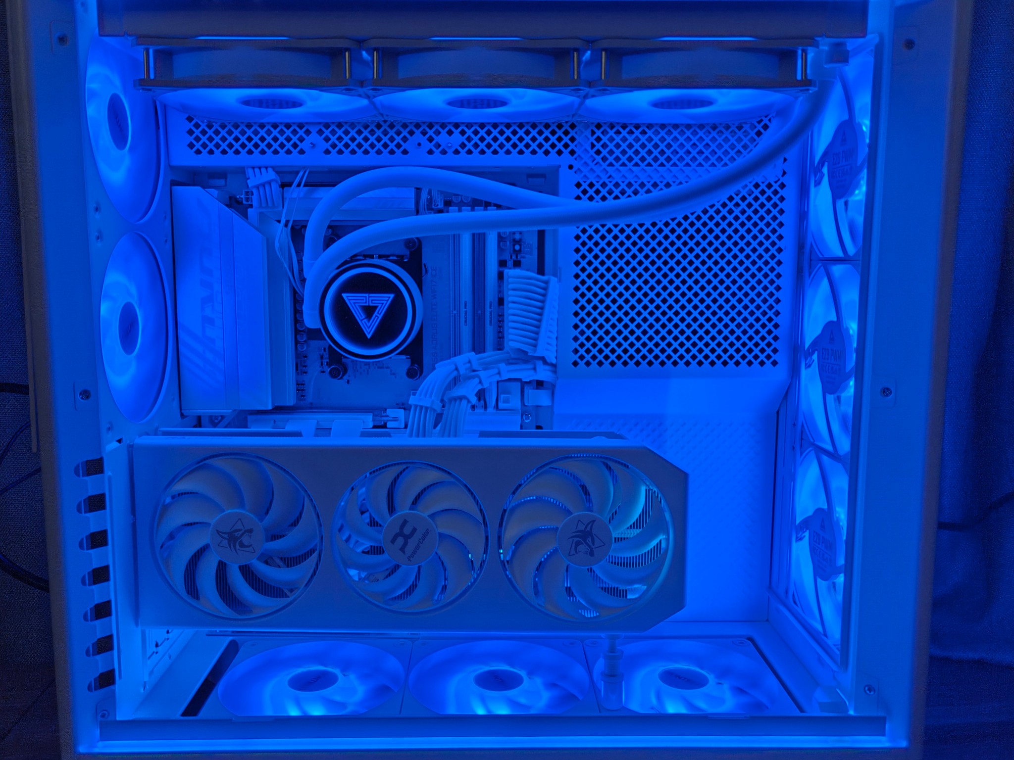 Custom Gaming PC - Ryzen 7 7800X3D, Spectral White RX 9070 XT, 32 GB DDR5 6400mHz, 2 TB Gen4 NVME