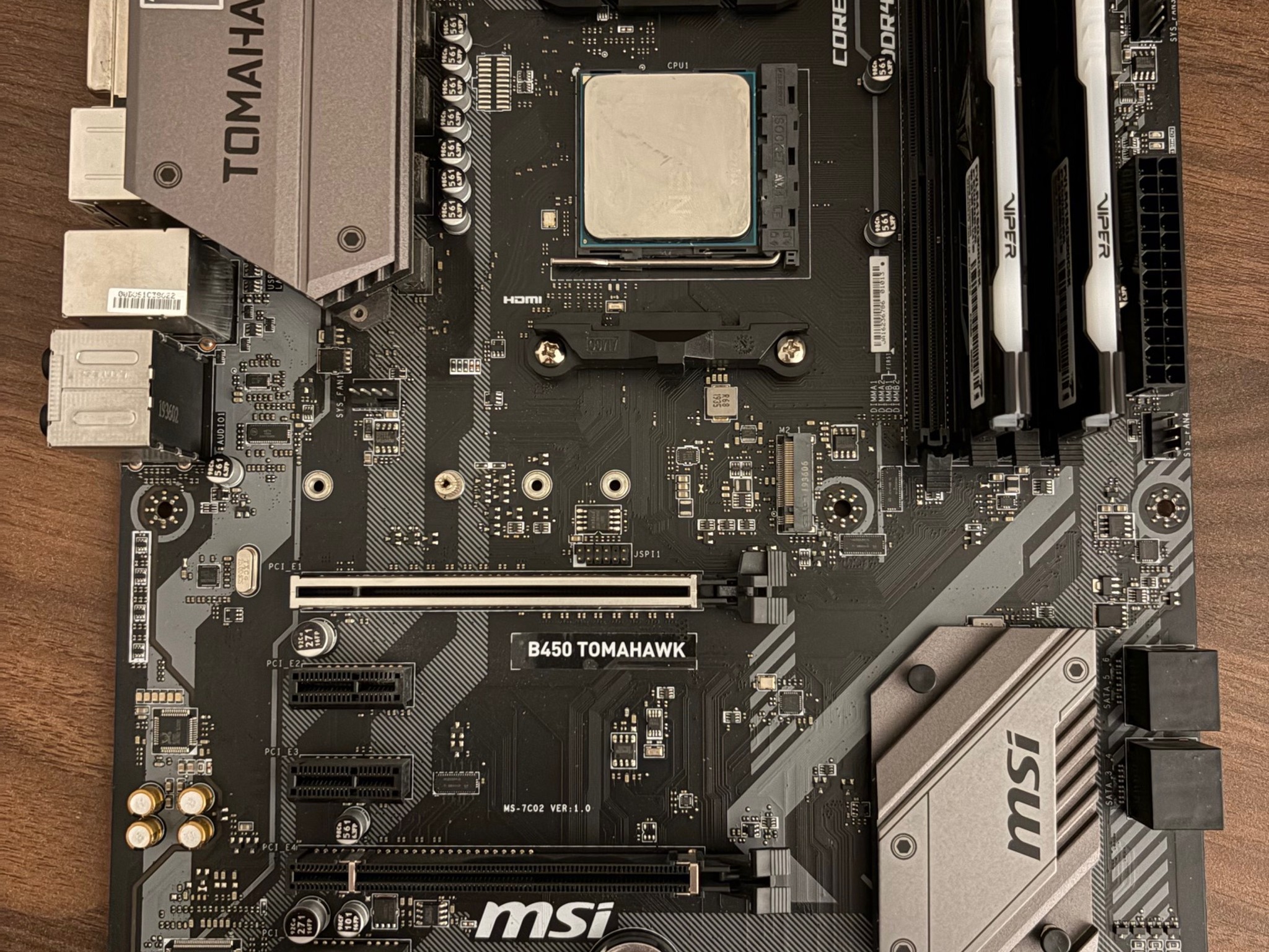 MSI B450 Tomahawk + Ryzen 7 2700x + 16GB RAM