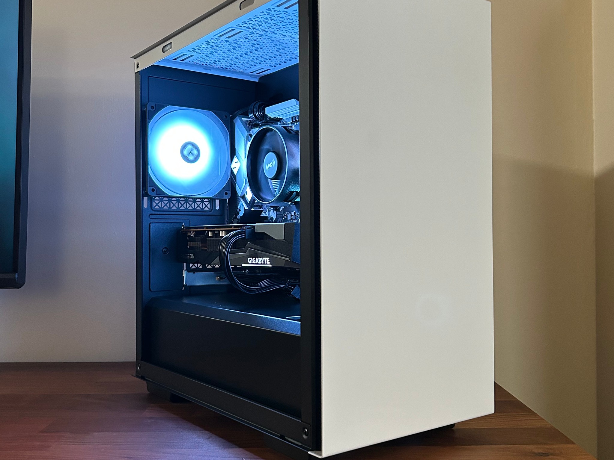 AMD RX 7600 | Ryzen 5 5500 | 1TB SSD | The Mini Legend V6  **FREE AVATAR GAME CODE INCLUDED**