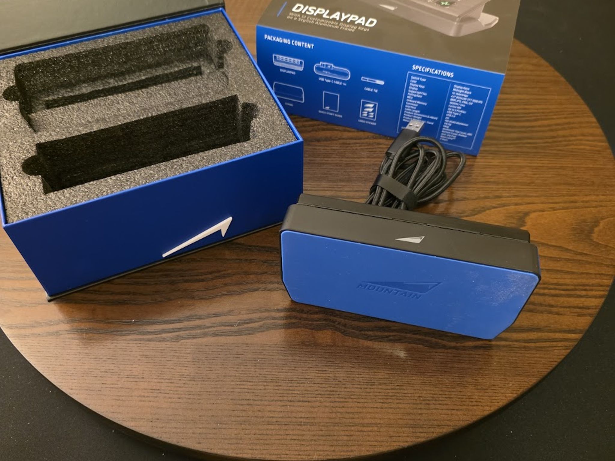 Montech KING 95 Computer Case/MOUNTAIN Displaypad With Aqua Elite 360 AIO and 9 RGB Fans PLUS