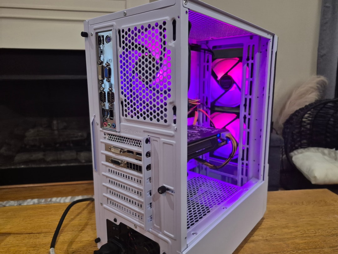 80 FPS Fortnite | i5-4590 , 16GB RAM, 256GB SSD, 500GB HDD, R9 270