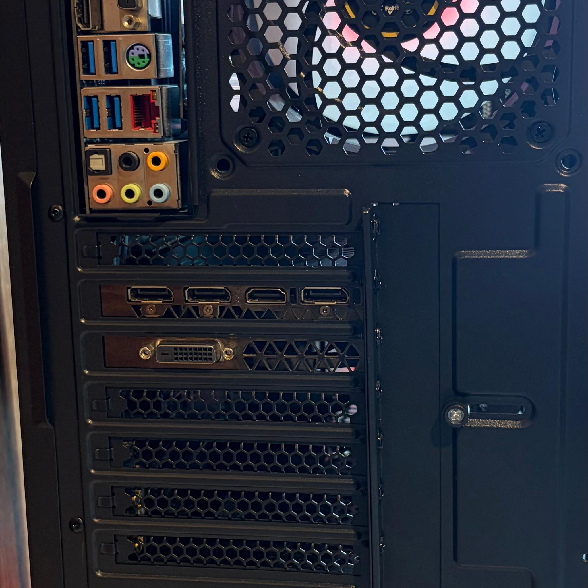 GTX 1080TI 11GB | I7 7700 | 16GB DDR4 | 550W | 256GB NVME
