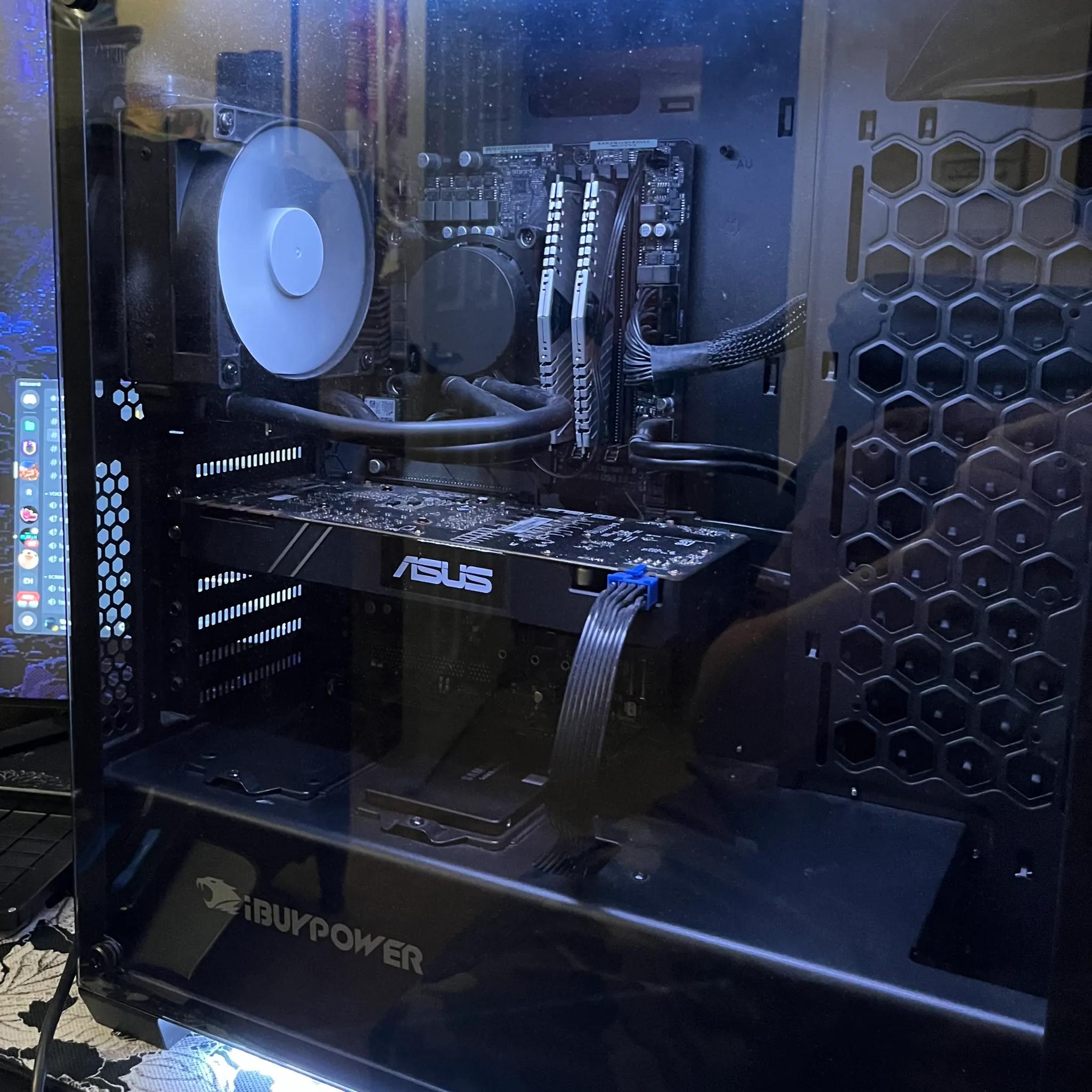 NVIDIA GeForce GTX 1080 // Intel i7-8700K // Liquid Cooled // 16 GB Ram // 1TB SSD