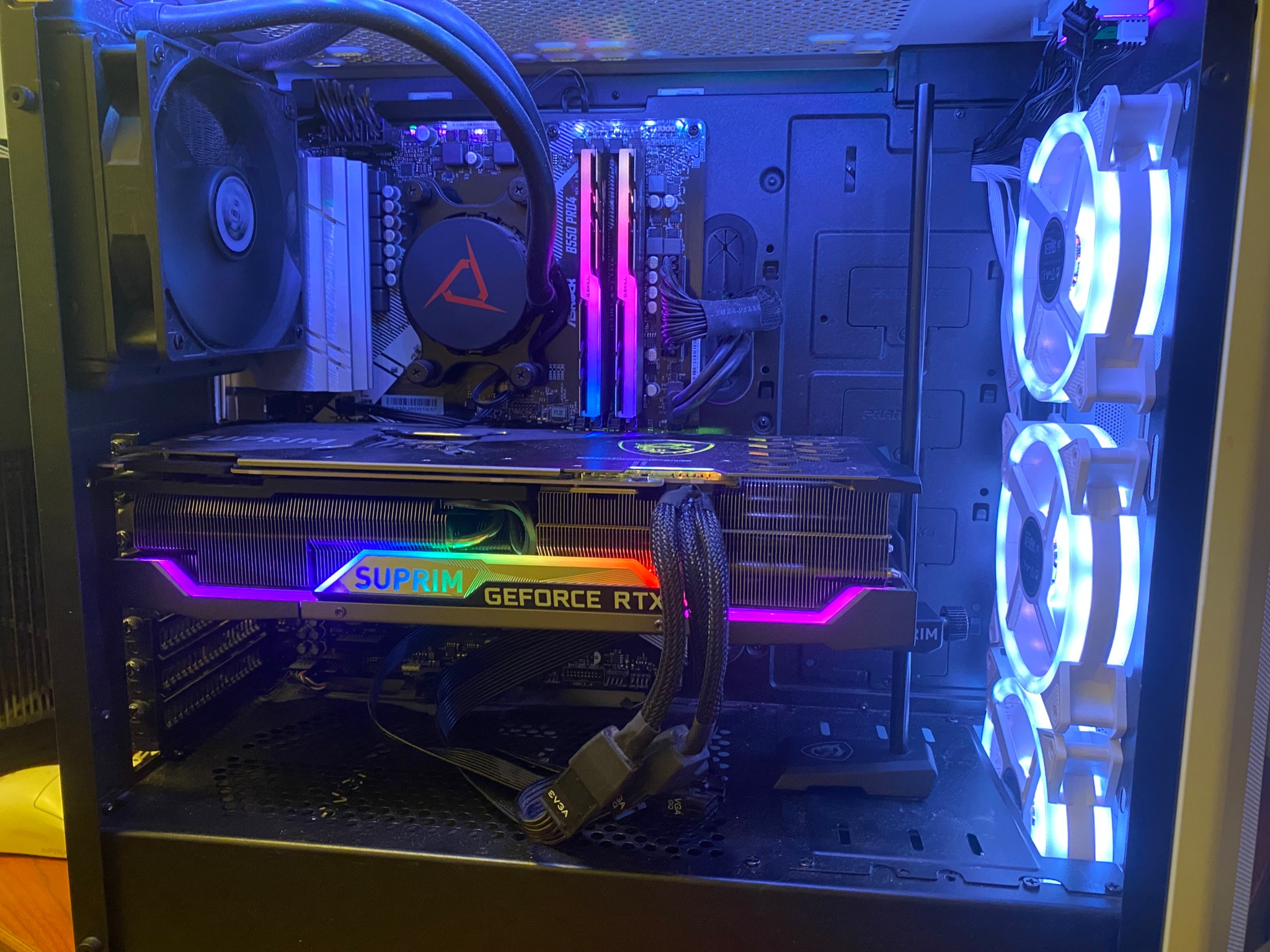 GeForce RTX™ 3090 Ti SUPRIM X 24G