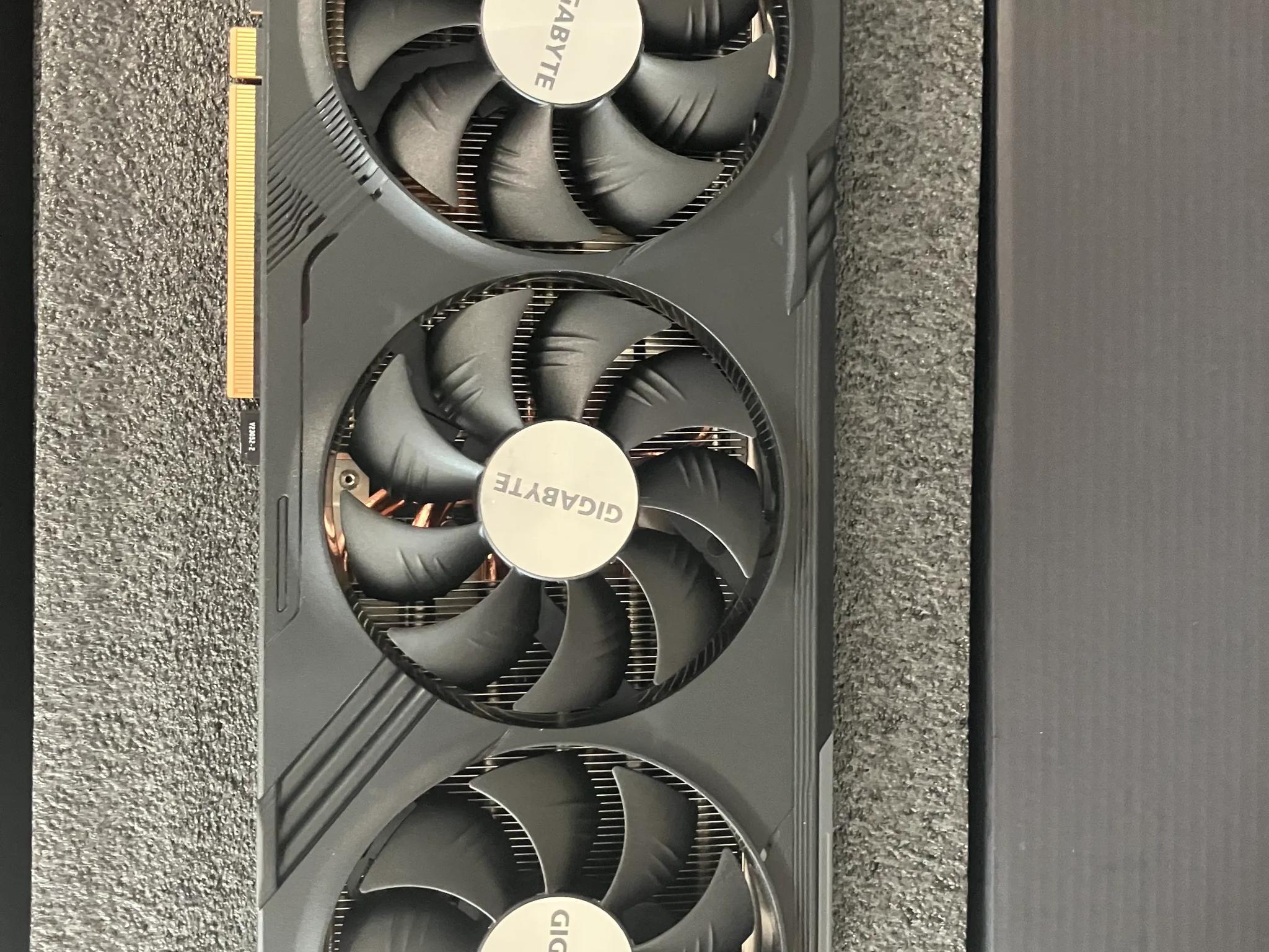 Radeon 7800xt Gigabyte Gaming OC 16GB