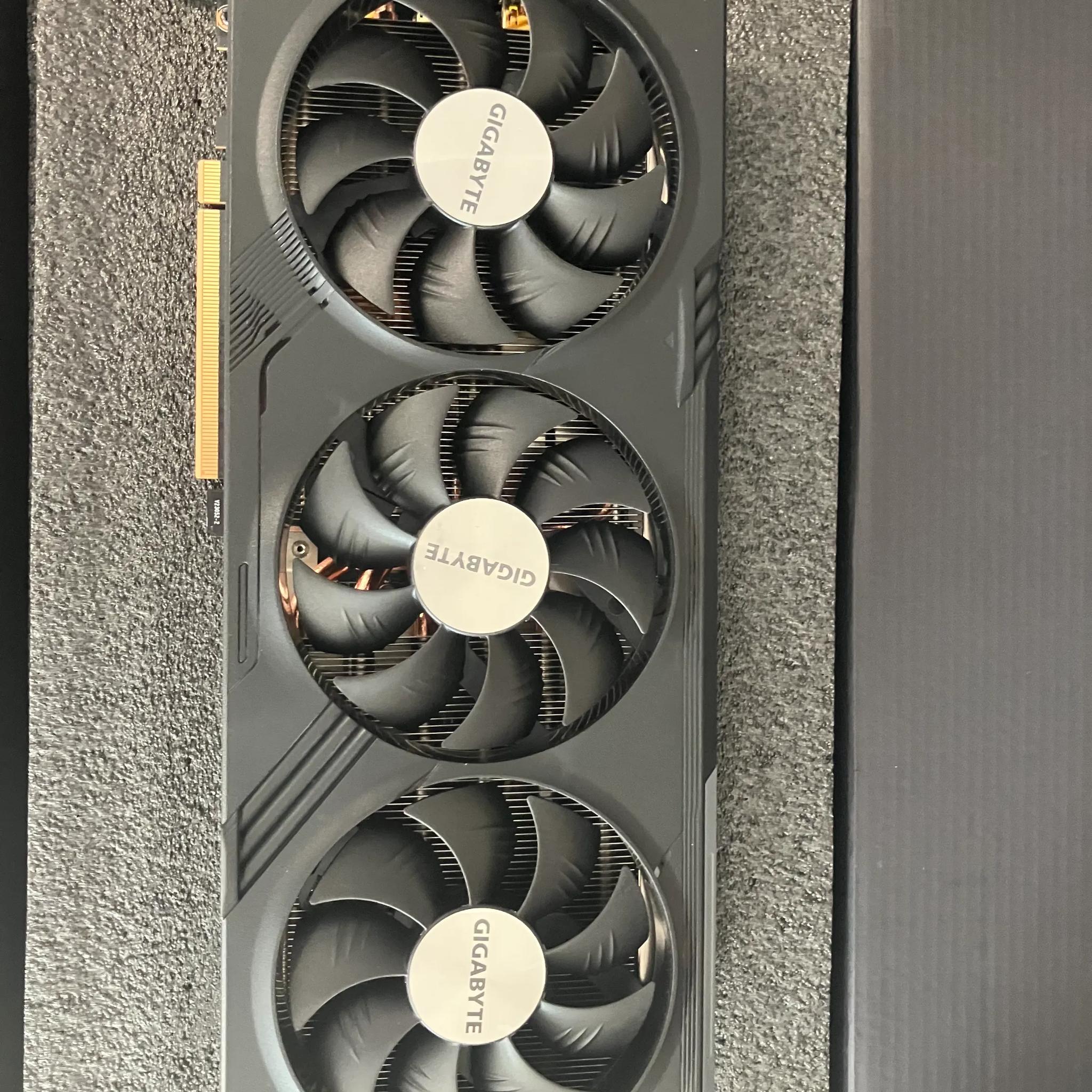 Radeon 7800xt Gigabyte Gaming OC 16GB