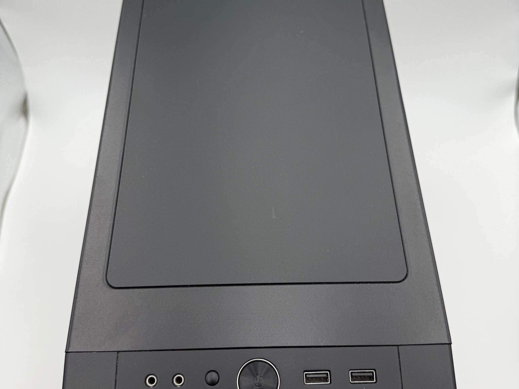 Ryzen 7 3800XT | 32GB RAM| 1.5TB SSD | Radeon Pro 8GB | 2x 24" Samsung Monitors