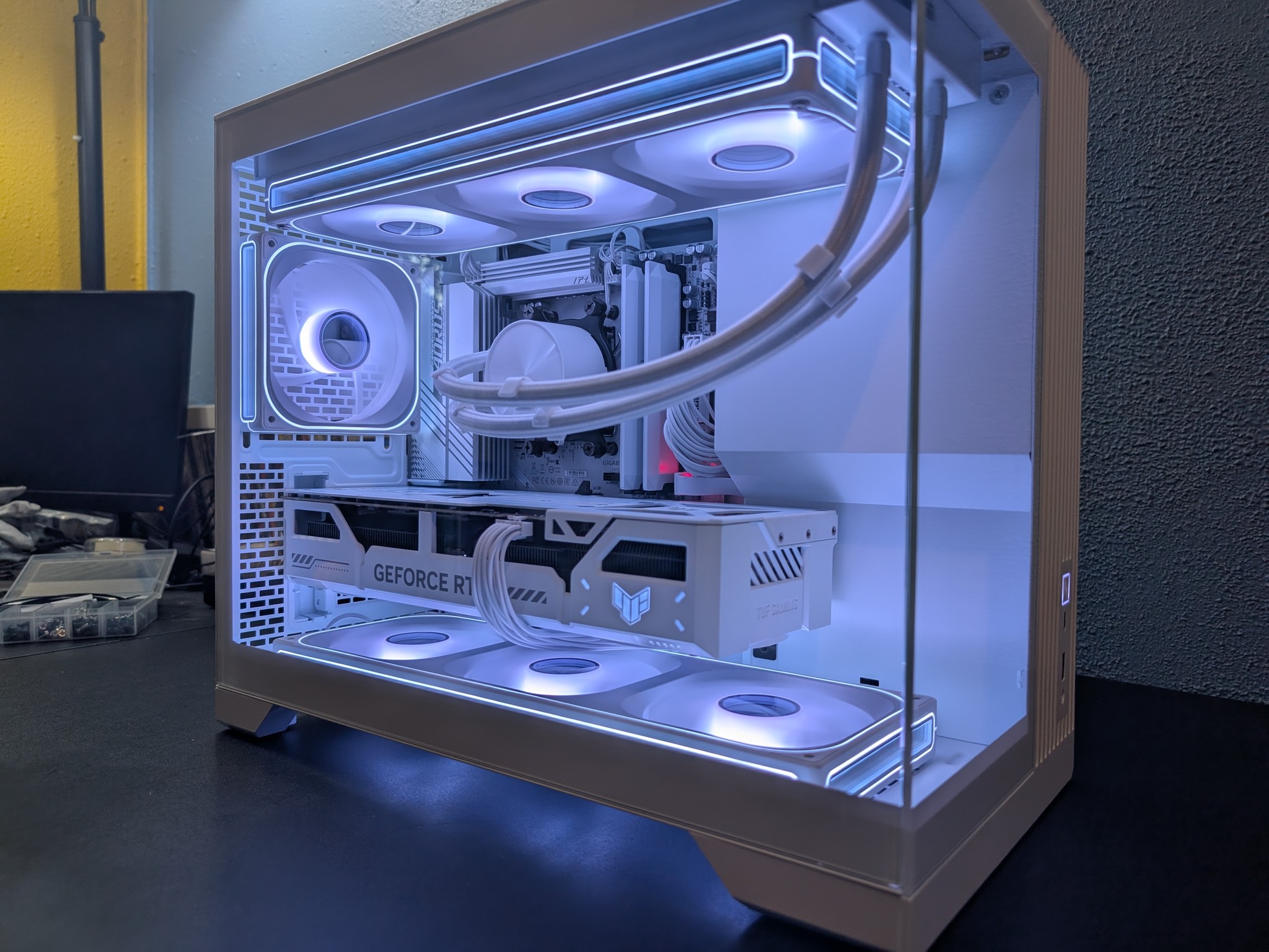 Content Creator/Steaming/Gaming PC | 7900x3d, RTX 5070 Ti | All White | 2TB | Win. 11 Pro