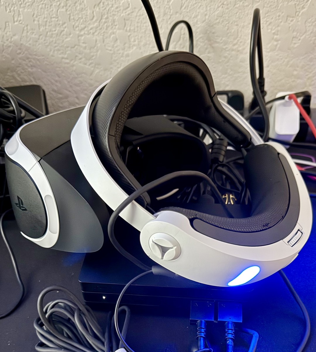 PSVR1 + 6 PS4 VR Games (CUH-ZVR2) | Jawa