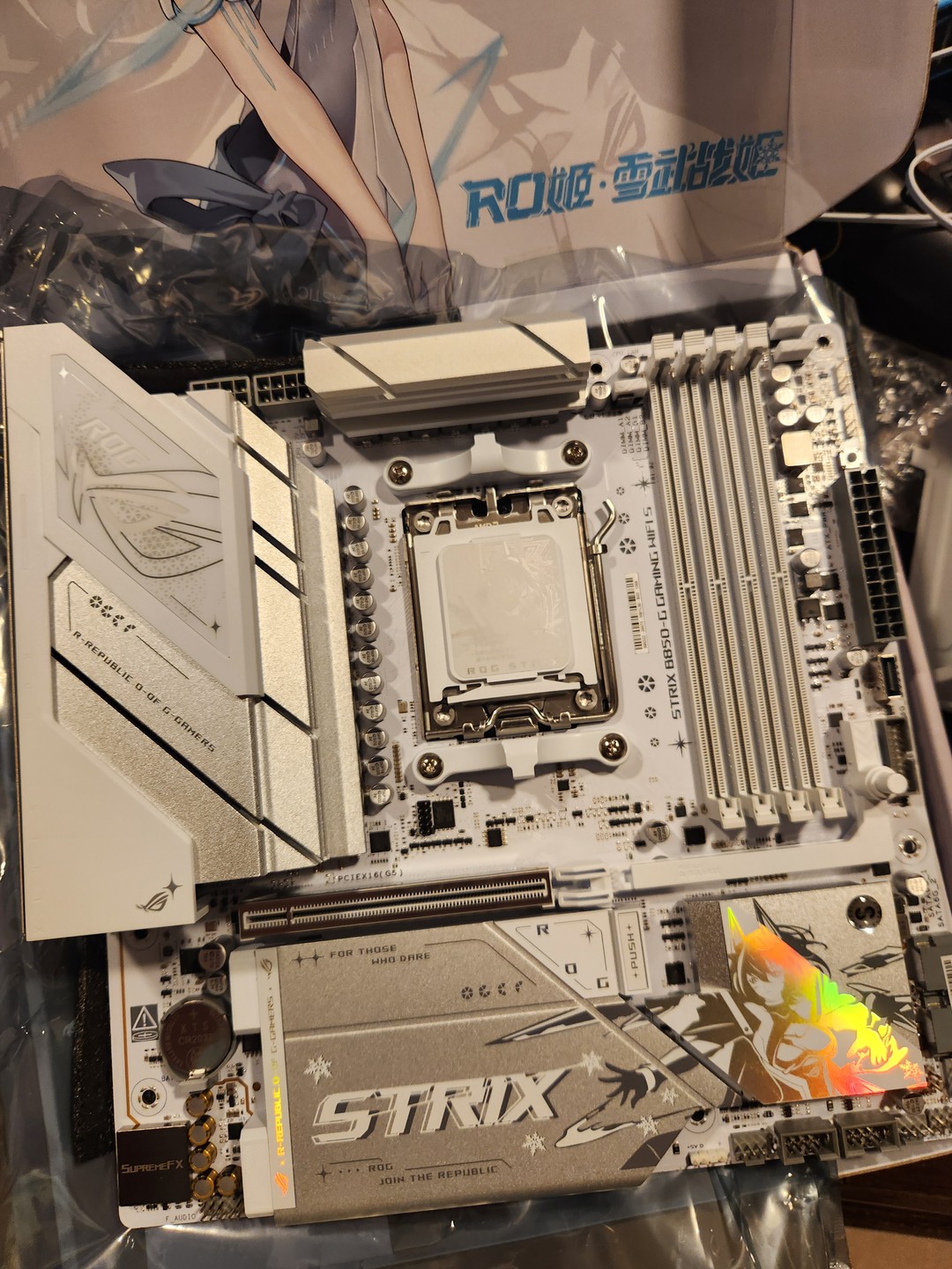 Asus ROG Strix B850-G Fubuki/Blowing Snow version. MATX AM5