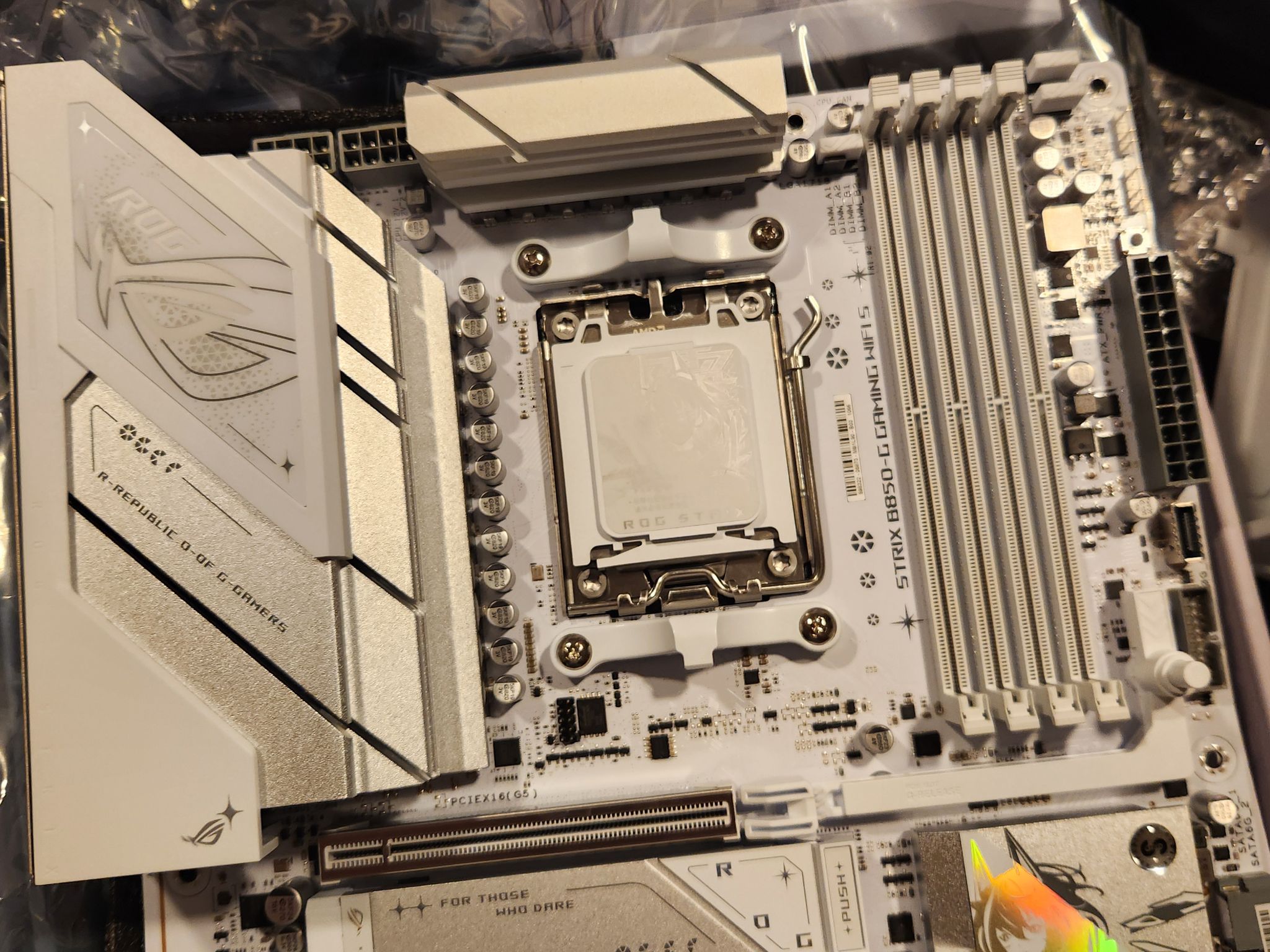 Asus ROG Strix B850-G Fubuki/Blowing Snow version. MATX AM5 Motherboard WiFi7