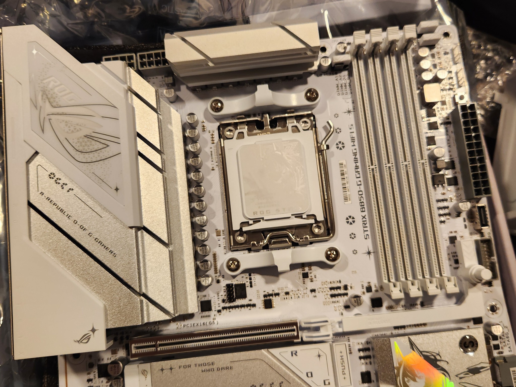 Asus ROG Strix B850-G Fubuki/Blowing Snow version. MATX AM5 Motherboard WiFi7