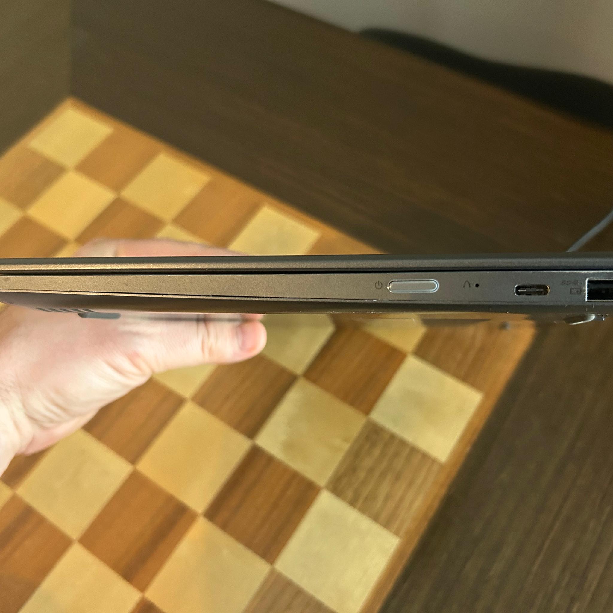 Lenovo Yoga 720-12IKB | 12.5" 1080p | 7th Gen Core i5 | 128GB SSD | 8GB Ram