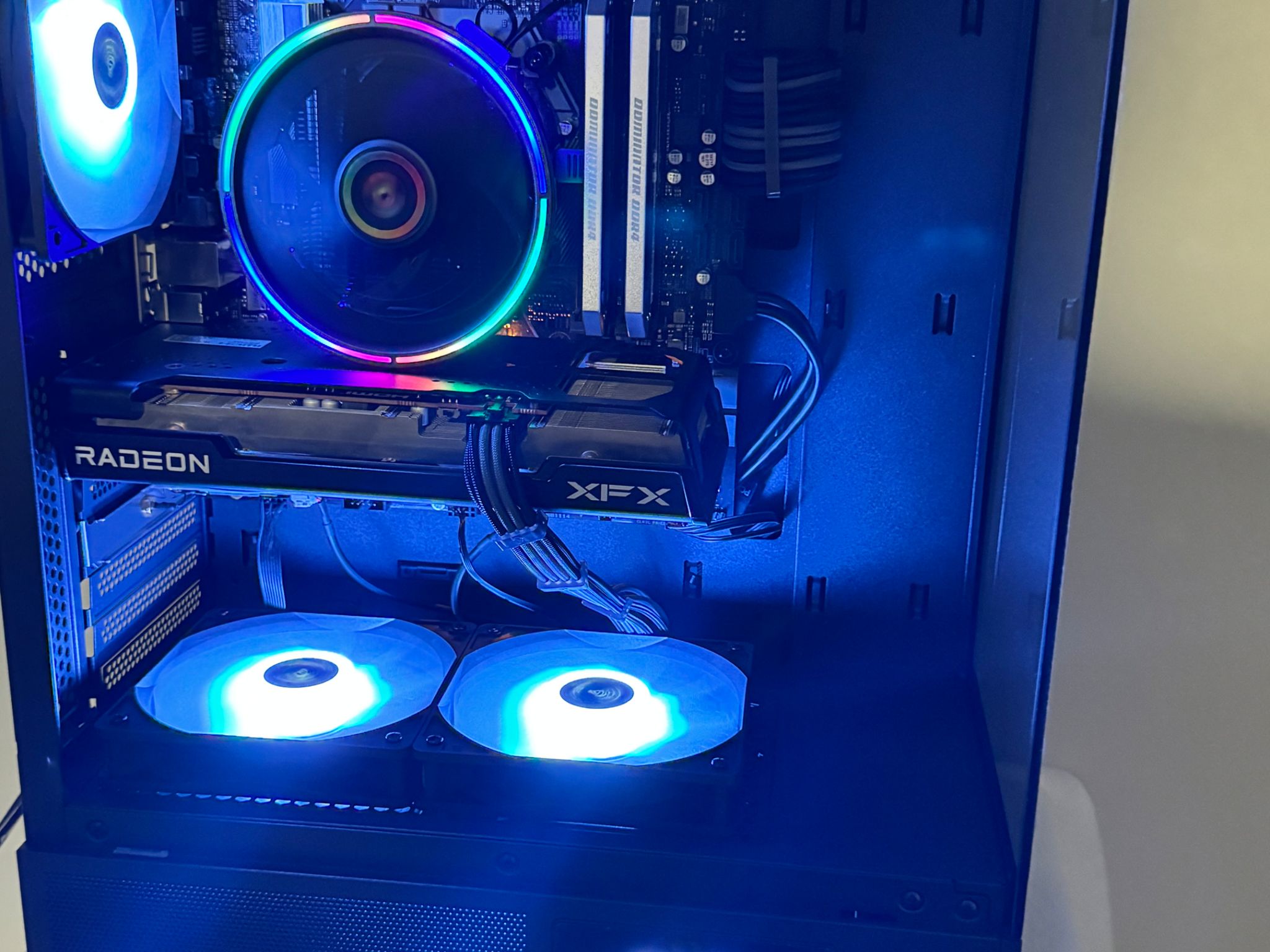 Great i7 9700 CPU, 32 GB DDR4, RX 6600 8 GB GPU Gaming System
