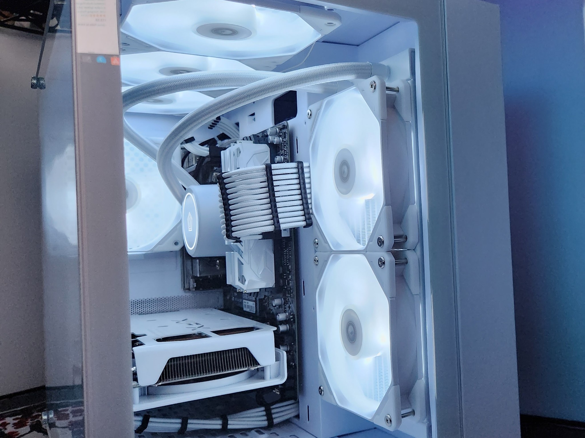 Liquid Cooled Frosty Rig Ryzen 5 / 32GB / 2TB / RX6600
