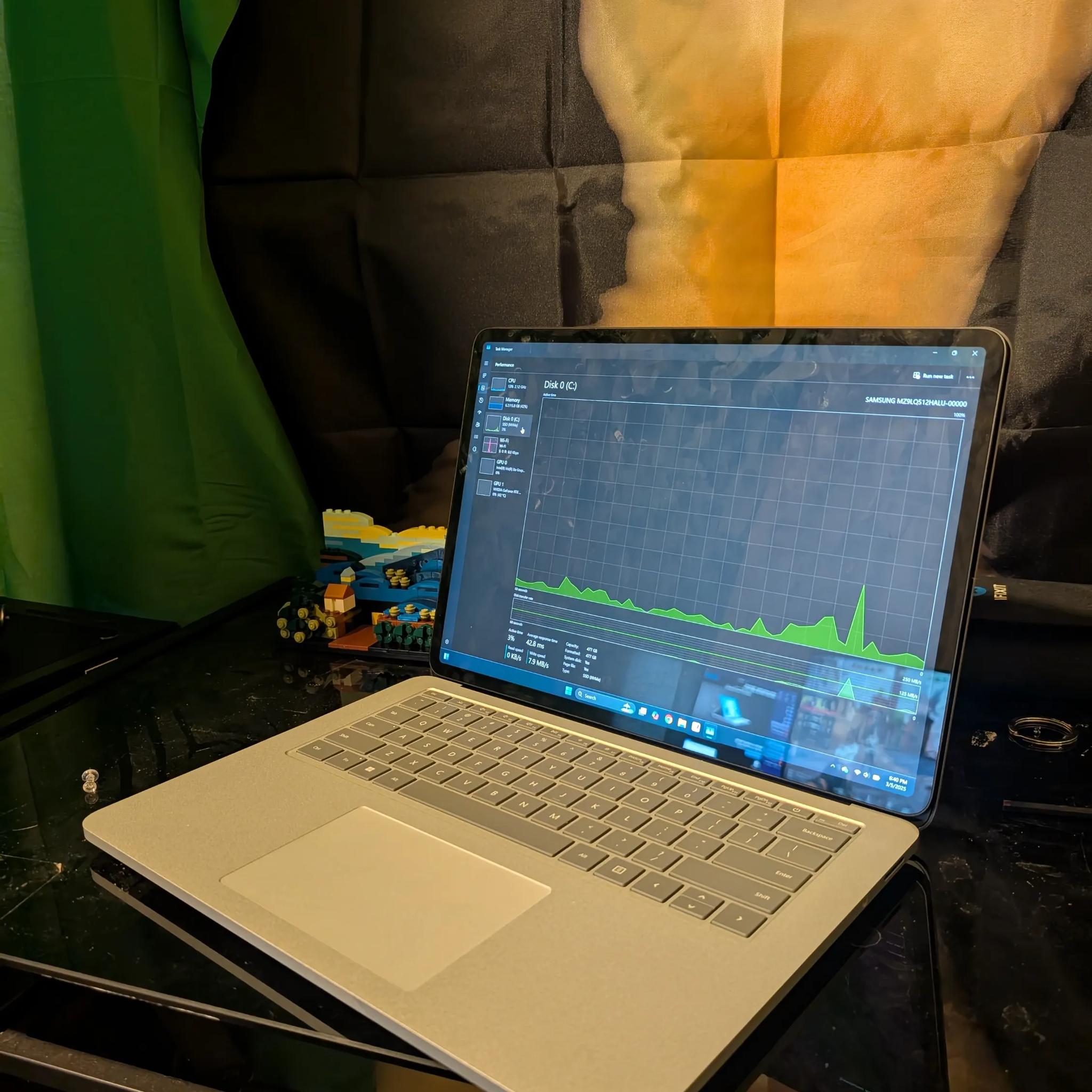 Surface Laptop Studio| i7 16gb 3050ti |