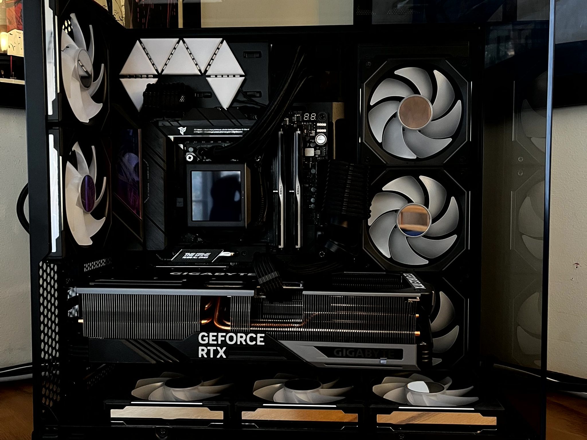 "Golden Tesseract"  - RTX 4080 SUPER OC | Ryzen 7 7800X3D | 32GB @6000 | 4 TB | 1000W Platinum