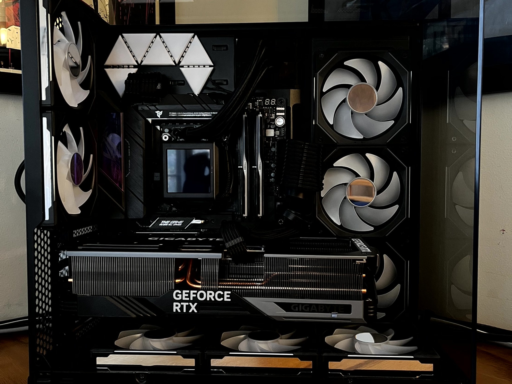 "Golden Tesseract"  - RTX 4080 SUPER OC | Ryzen 7 7800X3D | 32GB @6000 | 4 TB | 1000W Platinum