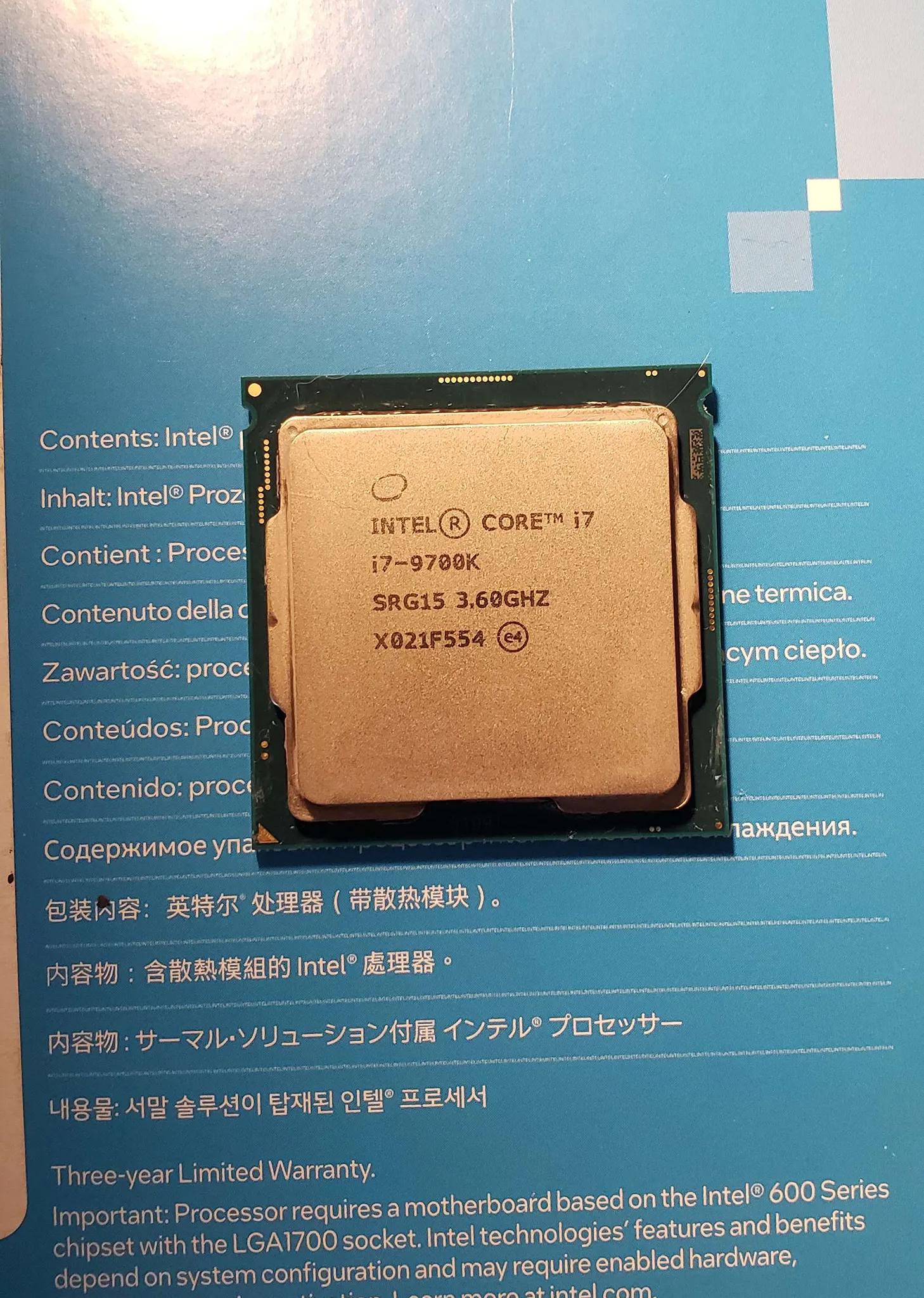 Intel i7-9700K Desktop Processor 8 Cores up to 3.6 GHz Turbo unlocked LGA1151 300 Series 95W