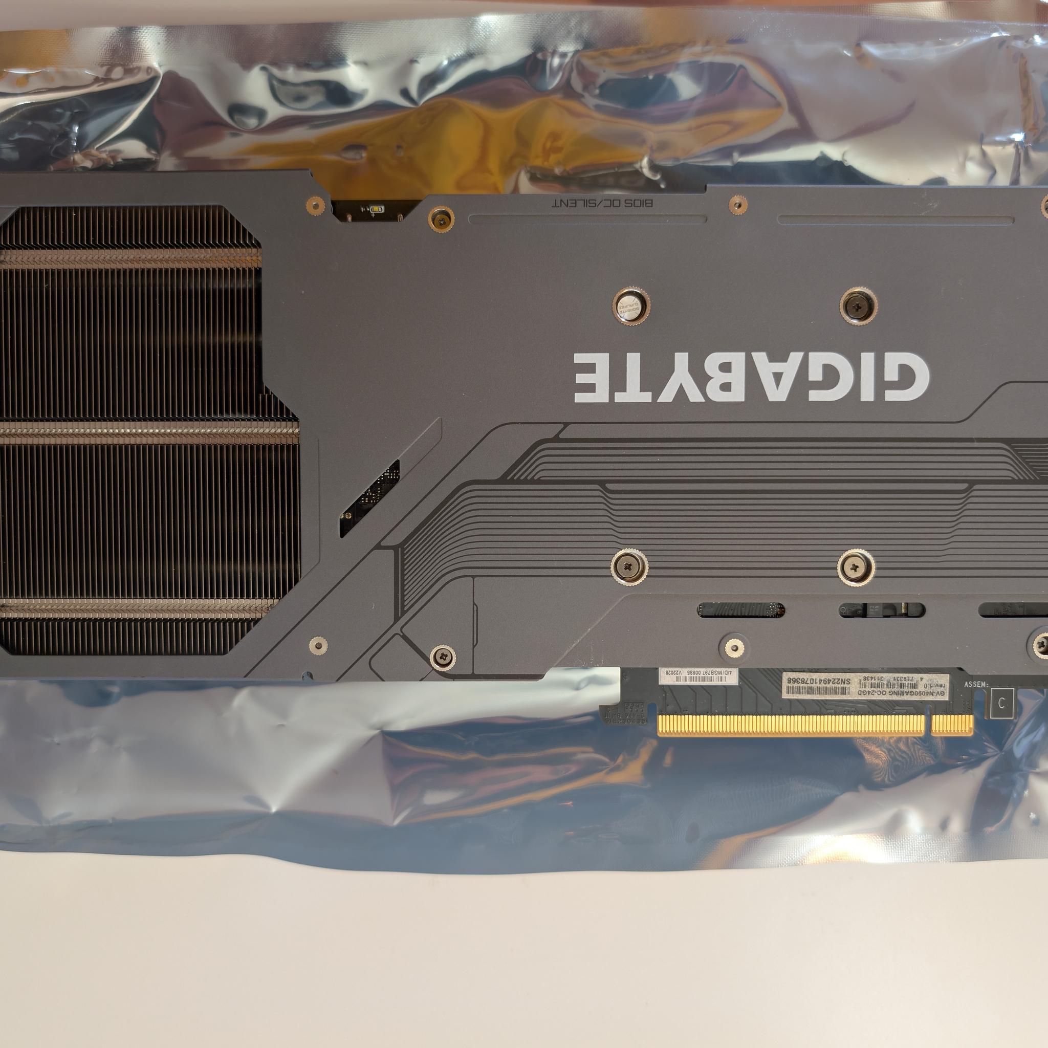GIGABYTE GeForce RTX 4090 GAMING OC 24G with original box and 4x8 pin to 16 pin adapter