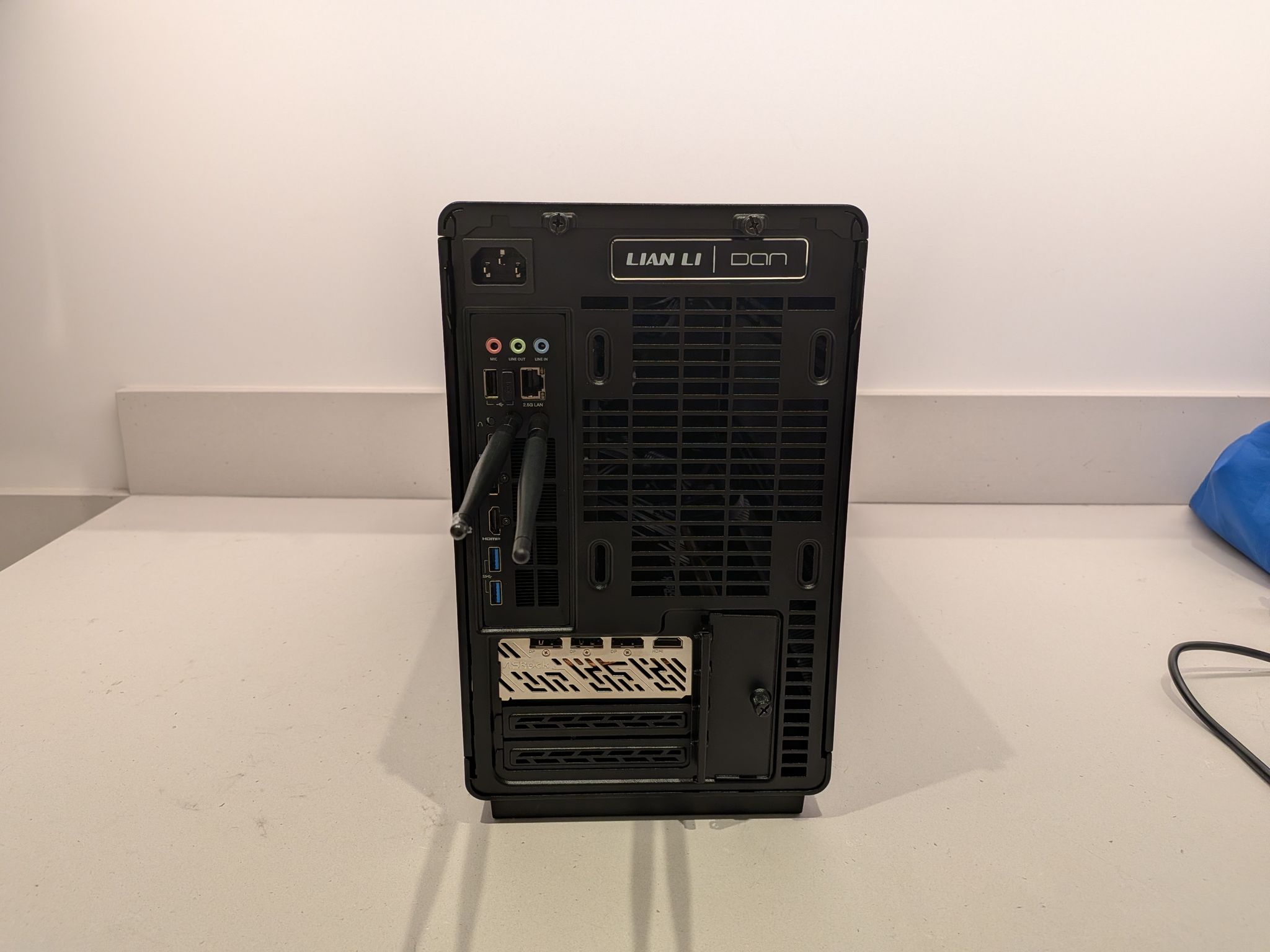 1440p Black Bomb - RX 7800 XT, Ryzen 9 7945HX, 32 GB DDR5 RAM, 2 TB Gen 4 NVME, Blackout