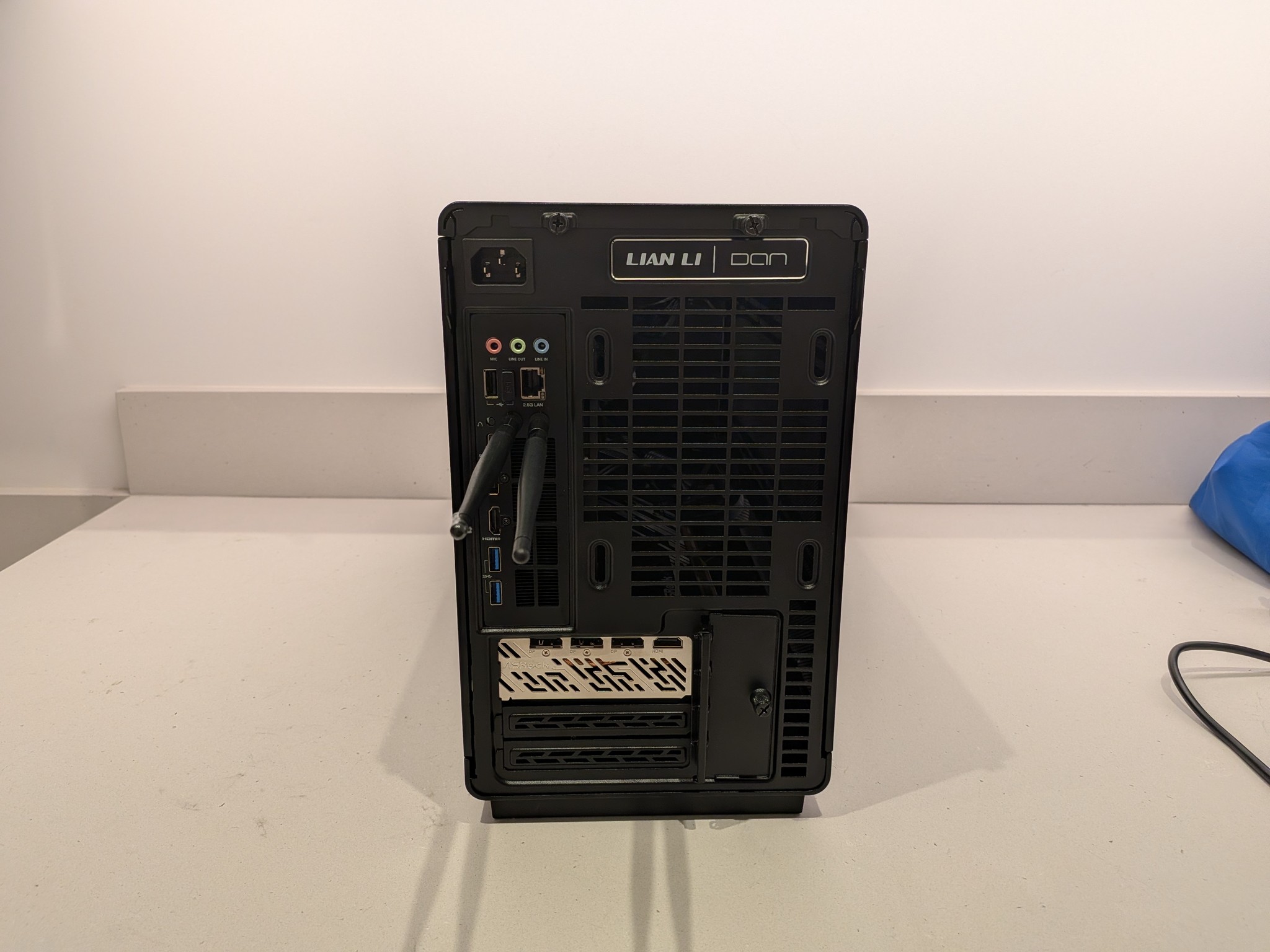 1440p Black Bomb - RX 7800 XT, Ryzen 9 7945HX, 32 GB DDR5 RAM, 2 TB Gen 4 NVME, Blackout
