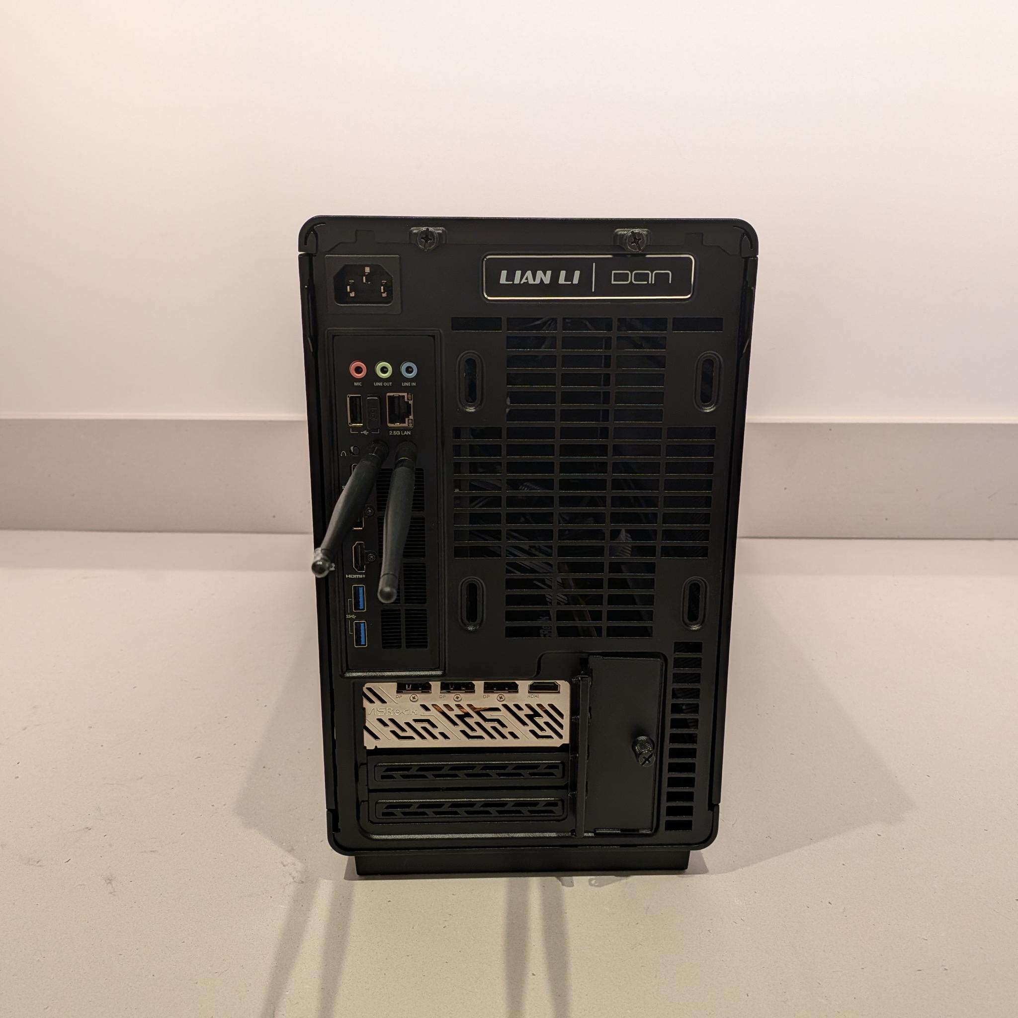 1440p Black Bomb - RX 7800 XT, Ryzen 9 7945HX, 32 GB DDR5 RAM, 2 TB Gen 4 NVME, Blackout