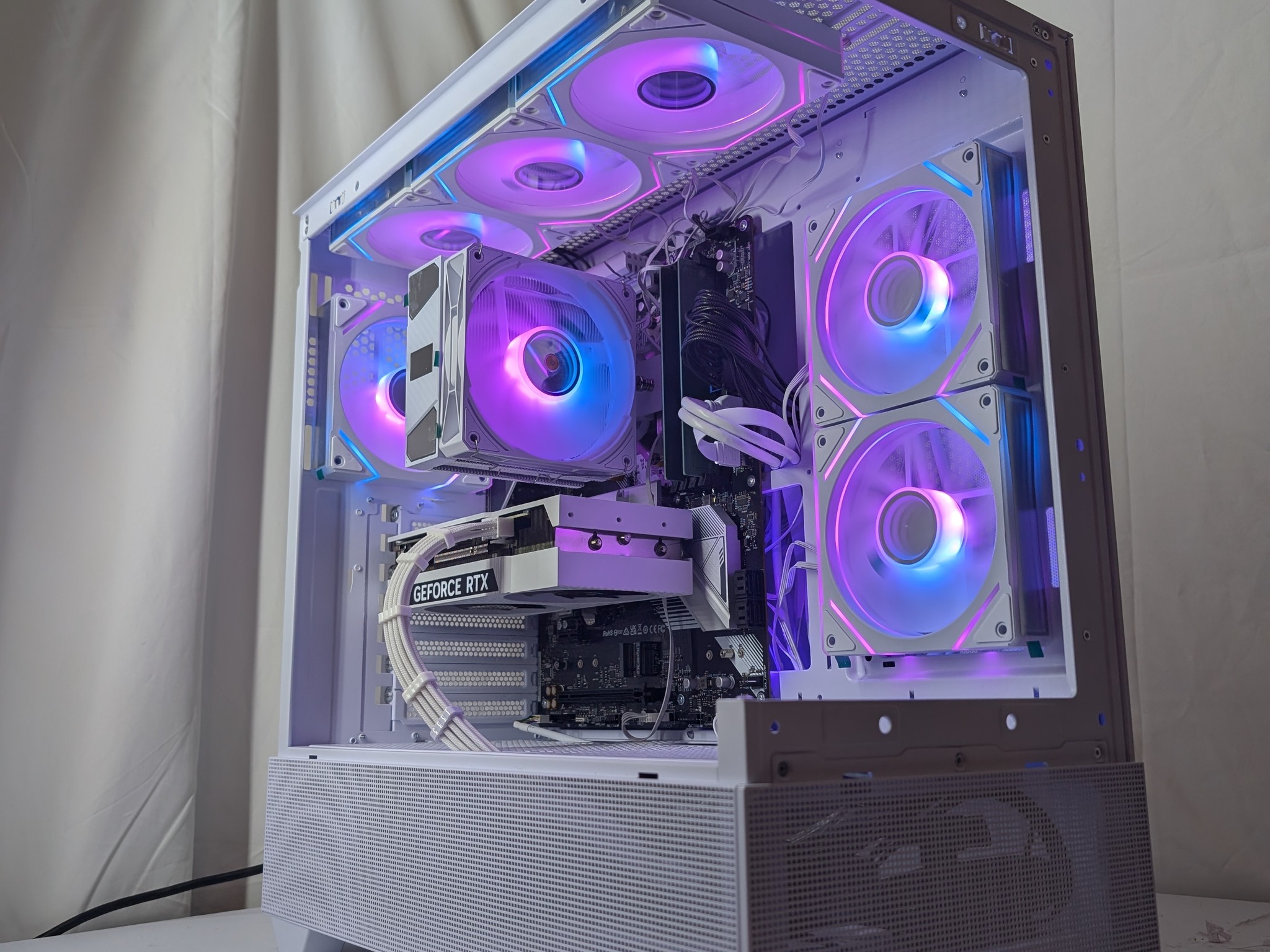 RTX 4070 | RYZEN 5 7600X | 16gb DDR5 | 1TB NVME | ALL WHITE