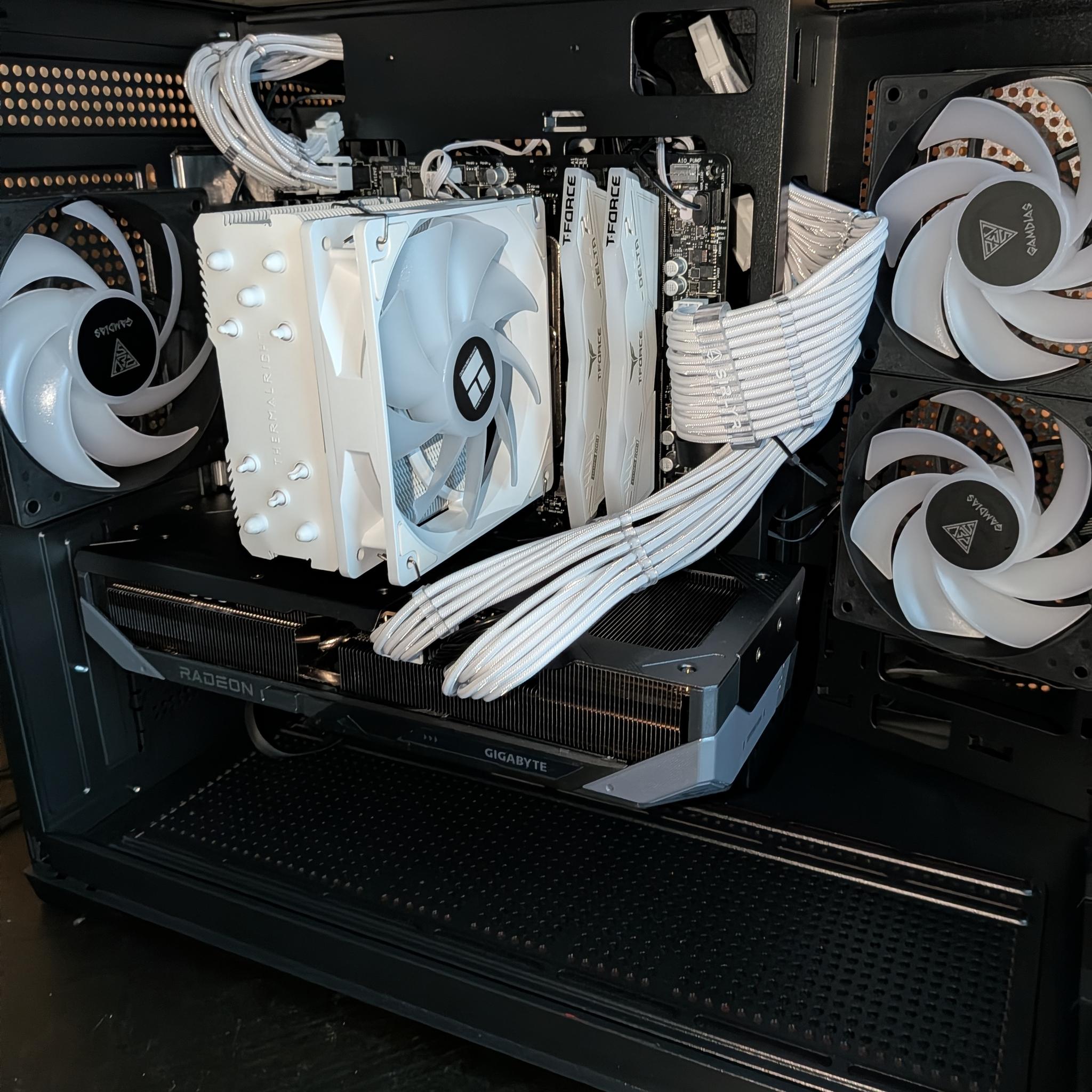 Ryzen 5 7600 | Rx 9070 XT | 16GB DDR5 | 1TB NVMe | 750W