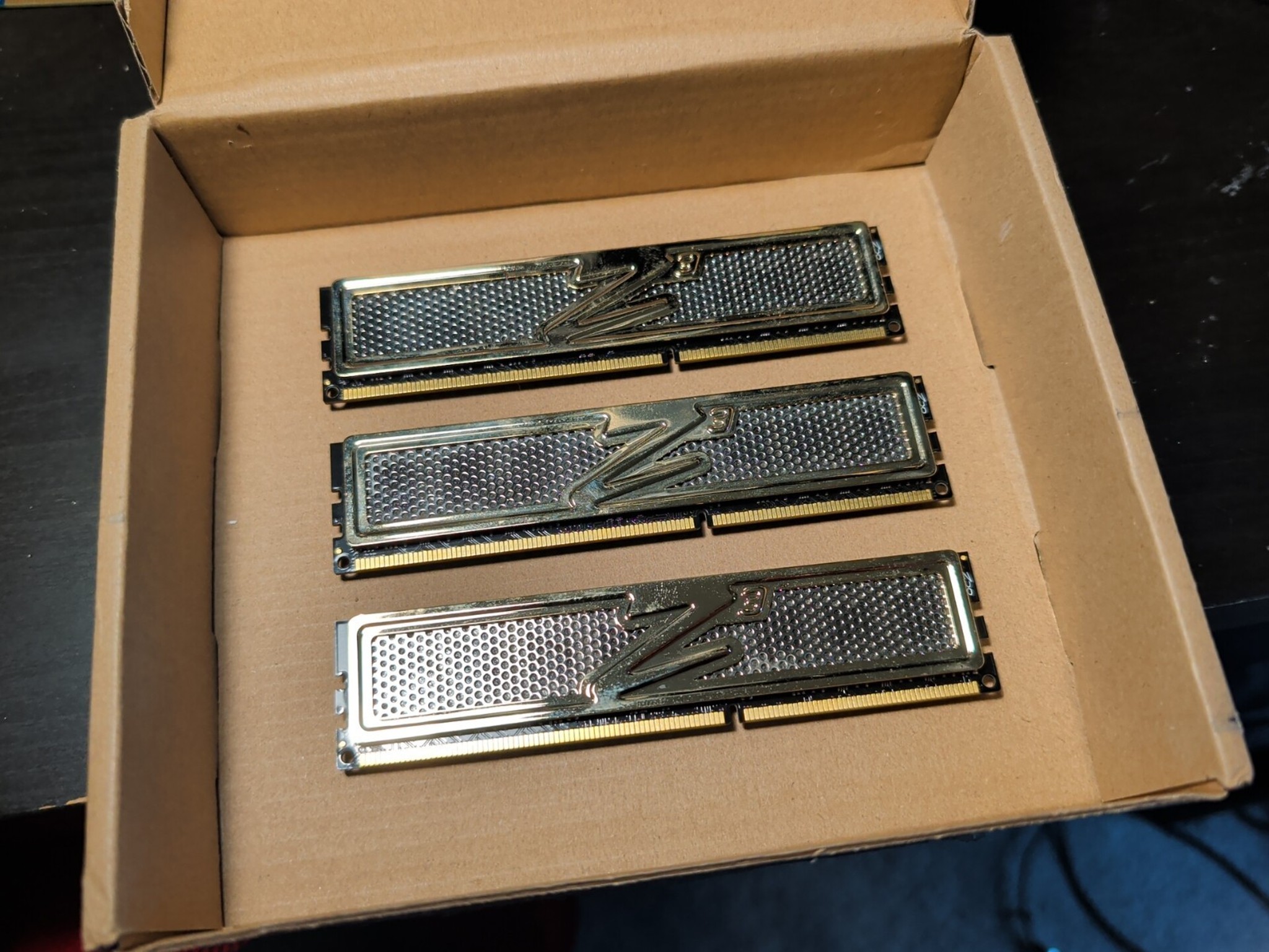 OCZ Gold 6GB (3 x 2GB) DDR3 DIMM 1600 MHz CL8 RAM Memory
