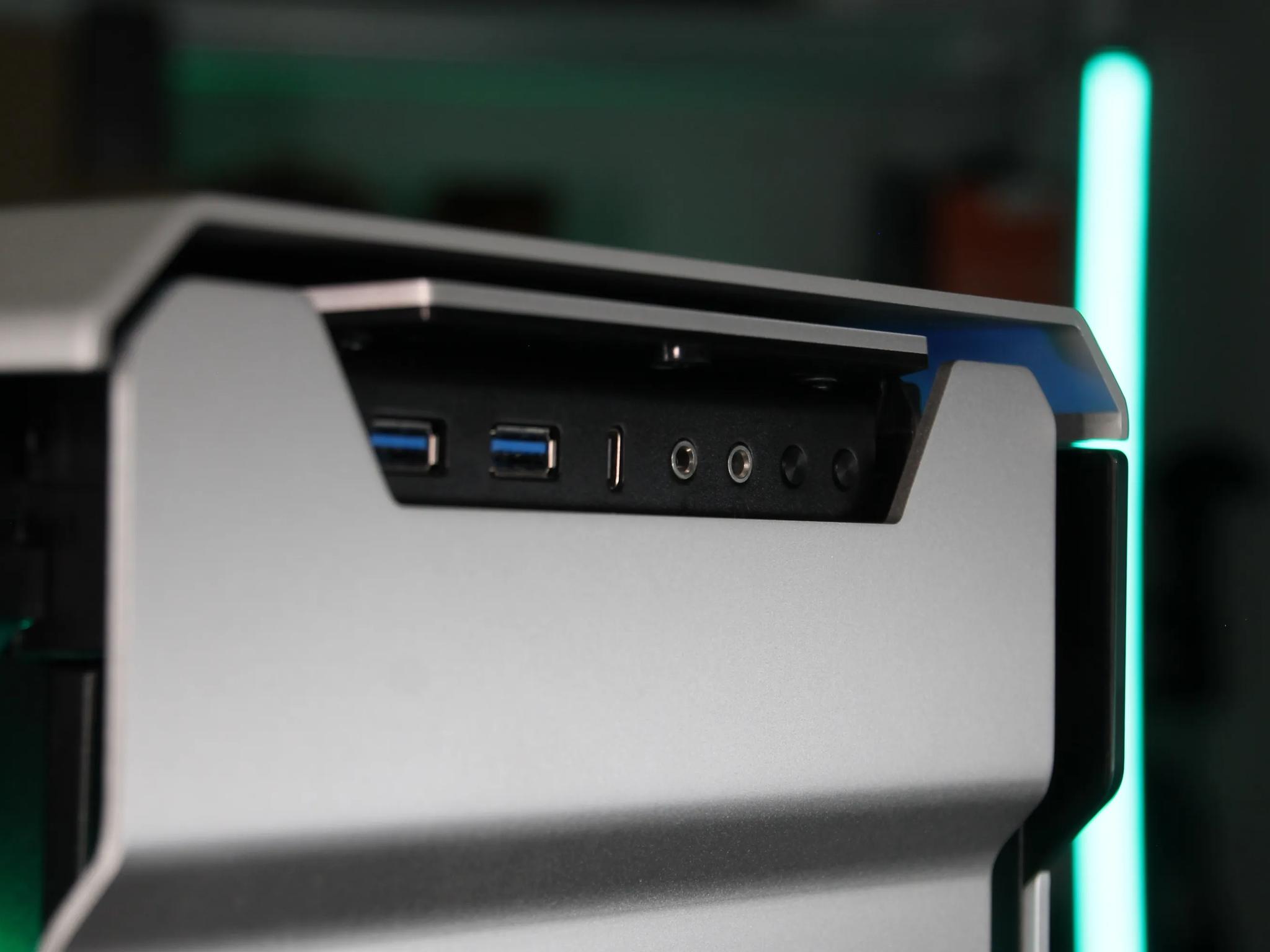 𝙏𝙄𝙏𝘼𝙉 // Ryzen 7 5800X, RTX 3070 // Mid-range Gaming PC