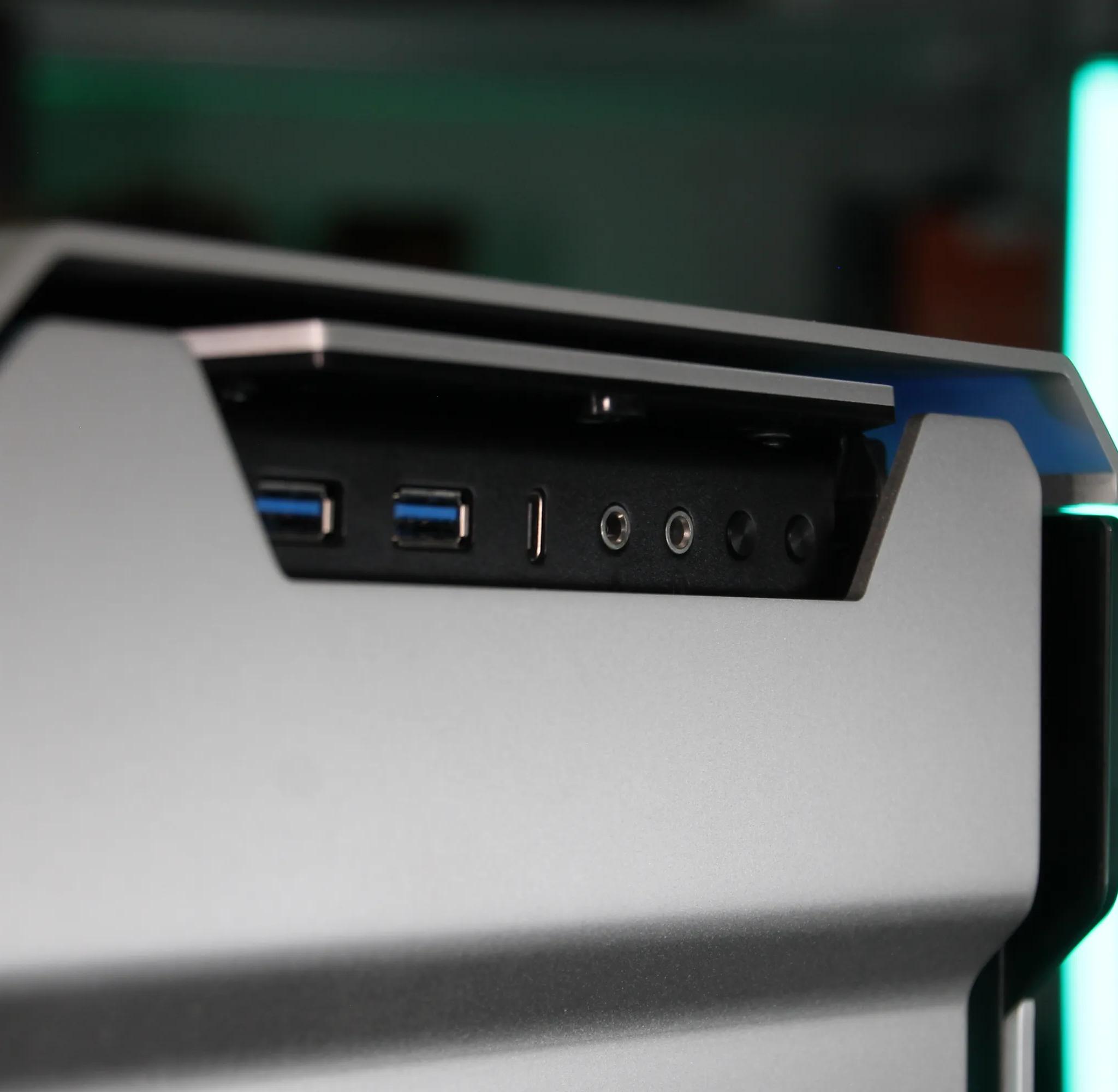 𝙏𝙄𝙏𝘼𝙉 // Ryzen 7 5800X, RTX 3070 // Mid-range Gaming PC
