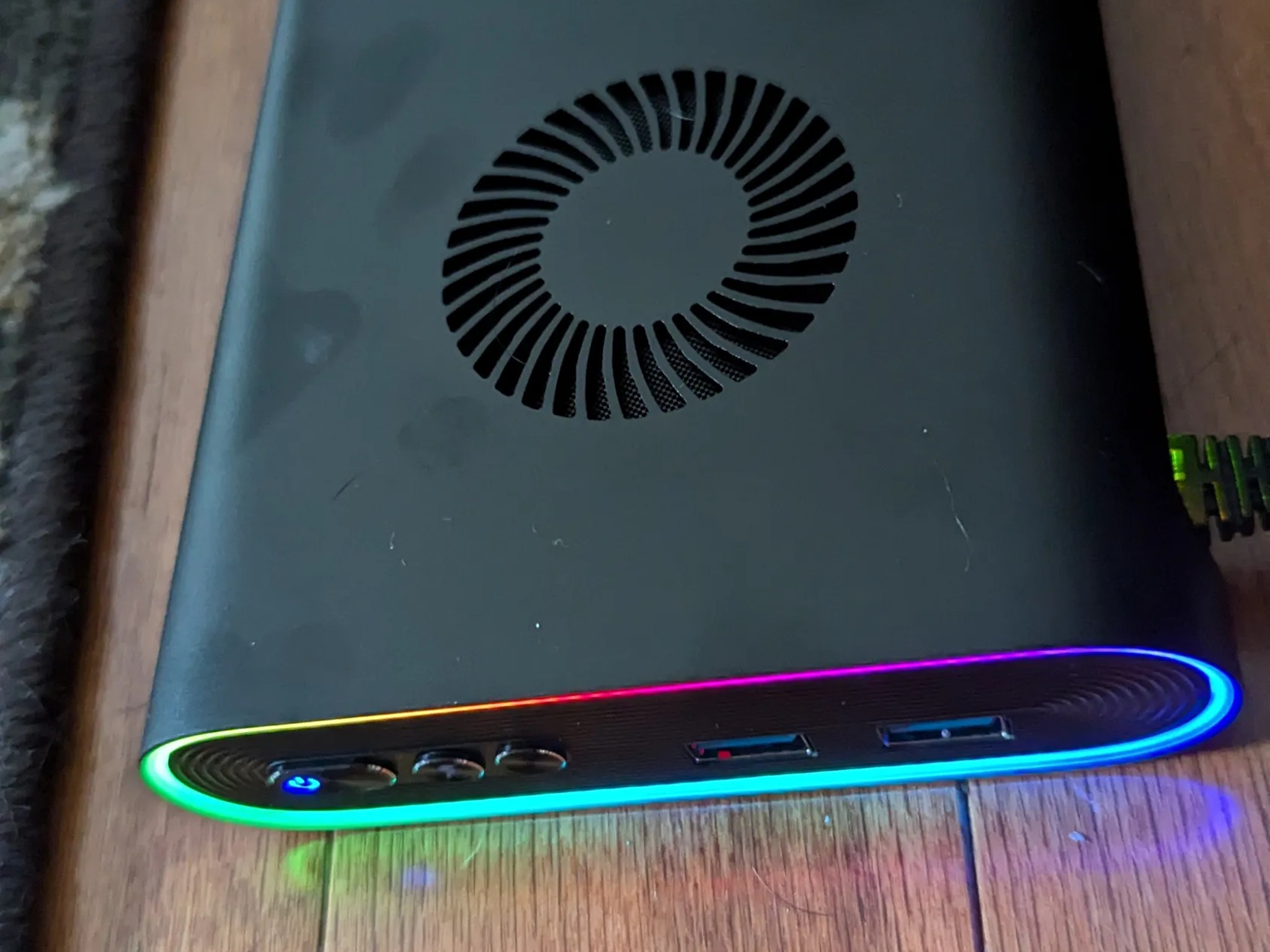 Onexgpu 7600 xt m egpu