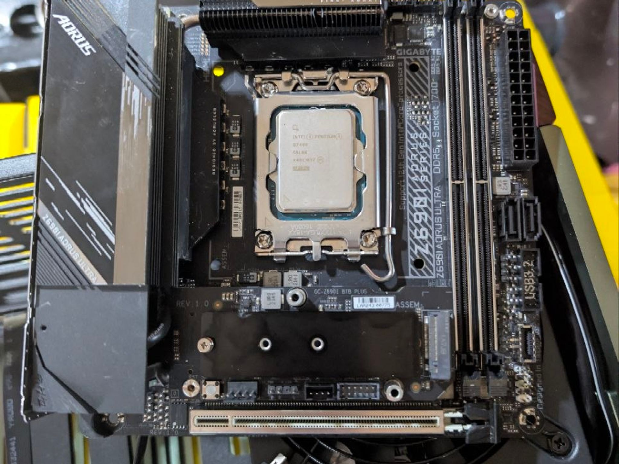 GIGABYTE Z690I AORUS ULTRA & Intel G7400 (12thgen) CPU