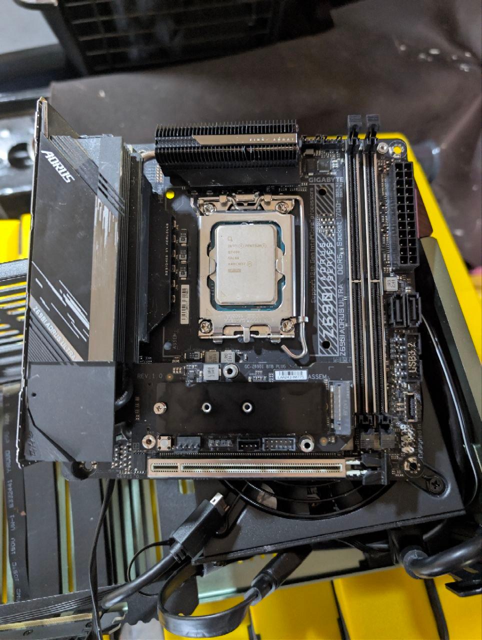 GIGABYTE Z690I AORUS ULTRA & Intel G7400 (12thgen) CPU