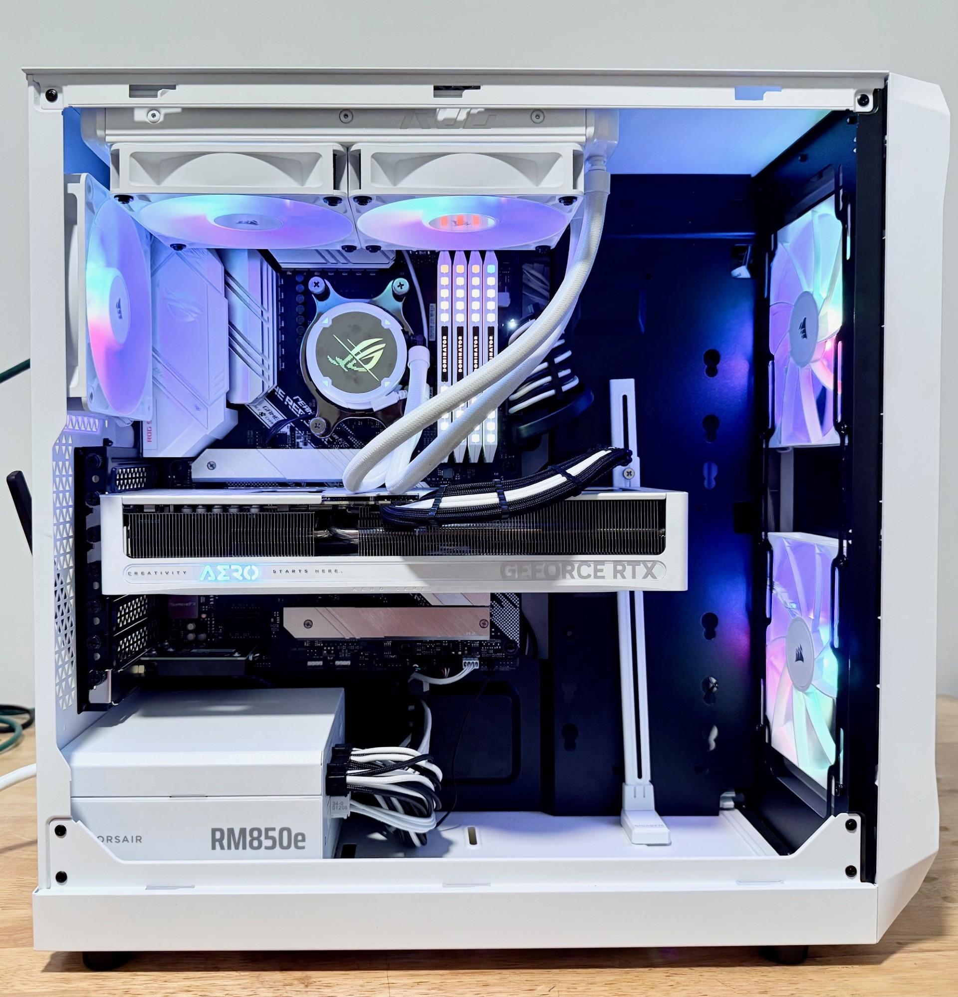 Gaming PC Monochrome RTX 5070 OC 12GB