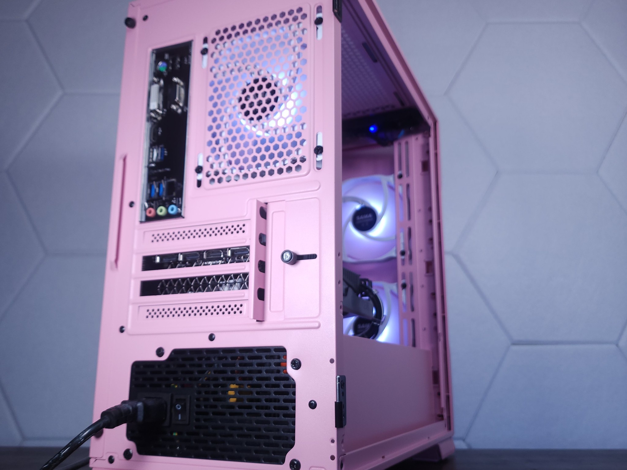 🌸🌸RTX 2060 // Ryzen 3 4100 // 16GB 3200MHz // 1TB NVMe Gen 3