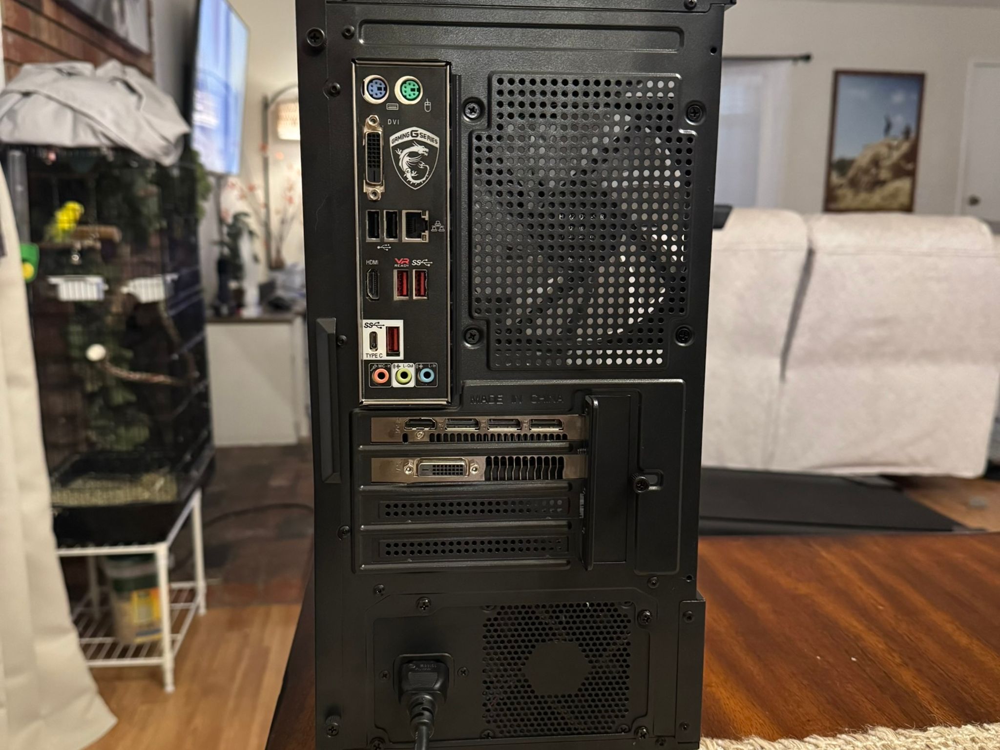"E-Sports" | XFX RX 570 | Intel Core i5 7500 | 20GB DDR4 | 700GB SSD/HDD