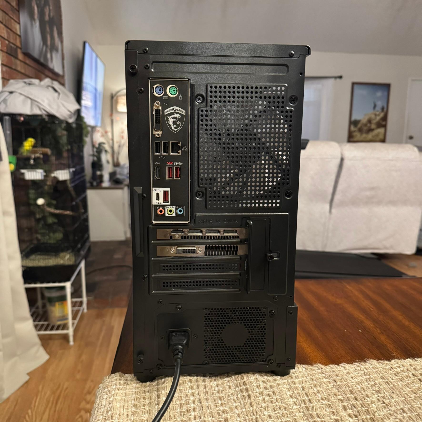 "E-Sports" | XFX RX 570 | Intel Core i5 7500 | 20GB DDR4 | 700GB SSD/HDD