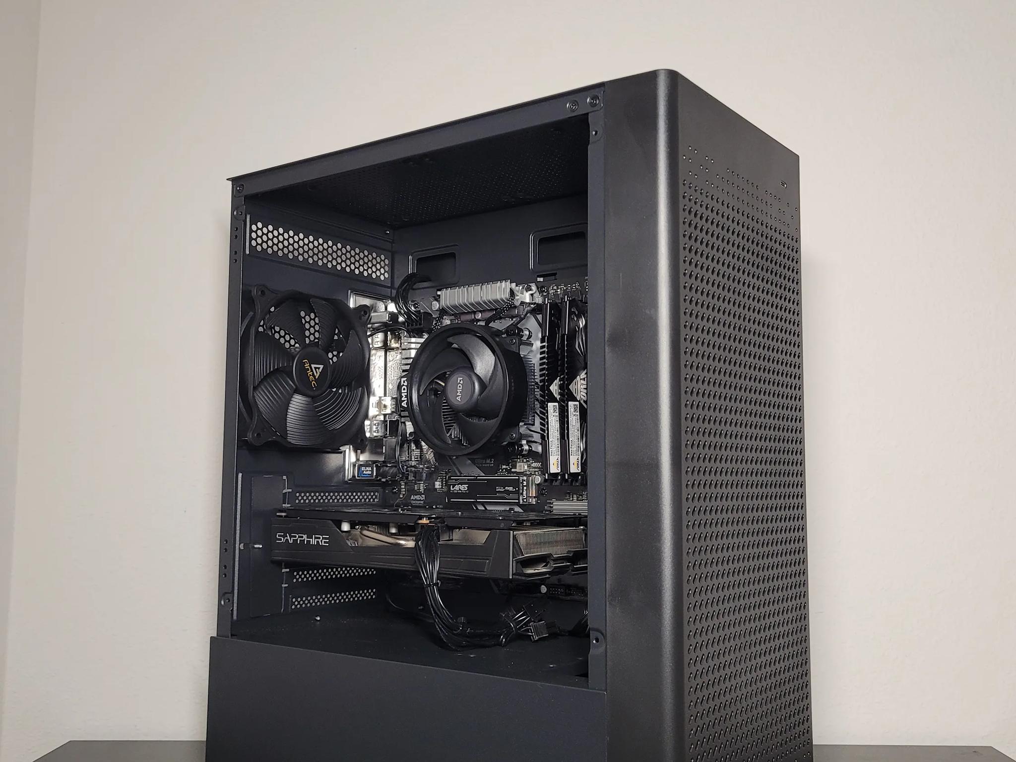Blackout Gaming PC // R5 3600 // RX 5600-XT 6GB GDDR6 // 32GB DDR4 3200MHZ // 1TB NVME SSD // WIFI