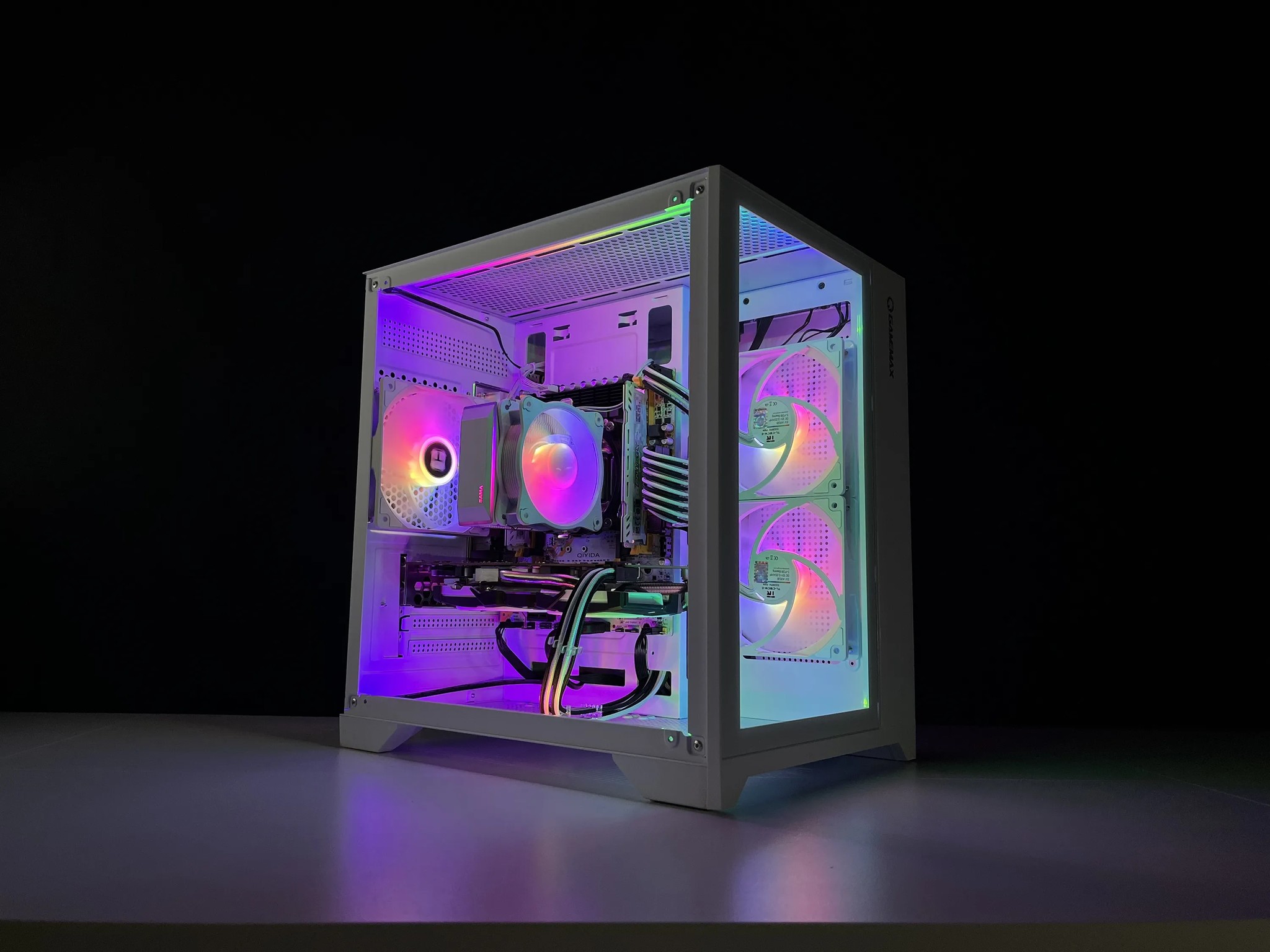 ⬜ White and RGB Gaming PC | Intel Xeon E5-2670 v3 & RX 570
