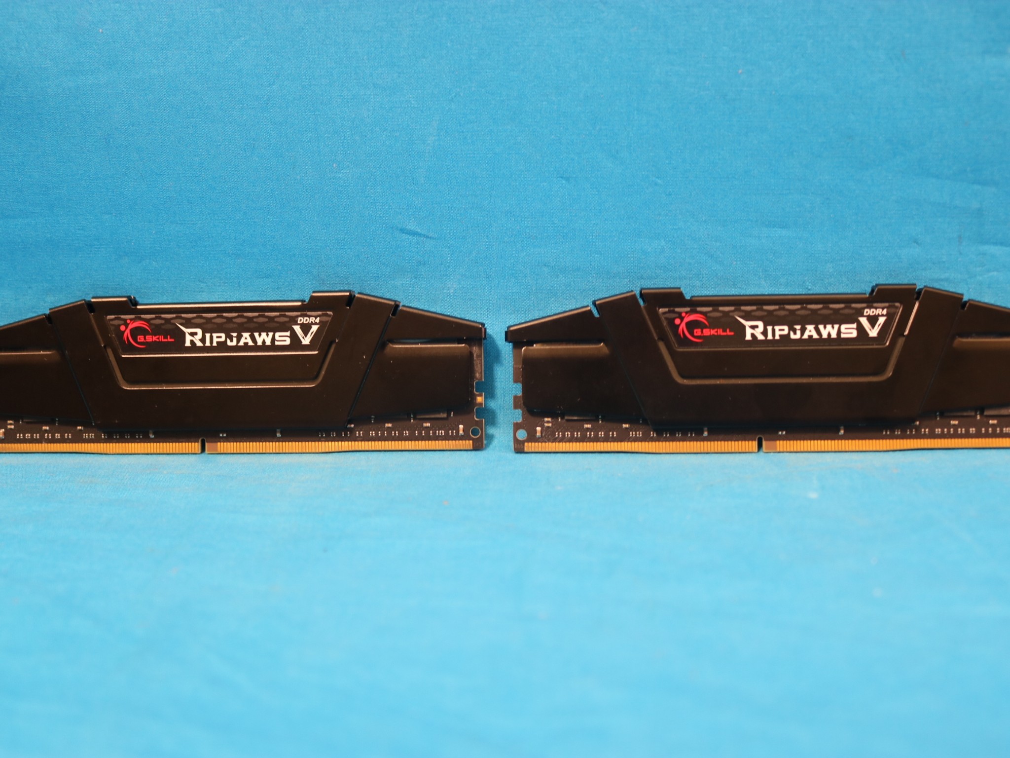 G.Skill RipJaws V 32GB (2x16GB) DDR4-3200MHz CL16 1.35V Desktop RAM F4-3200C16Q-64GVK