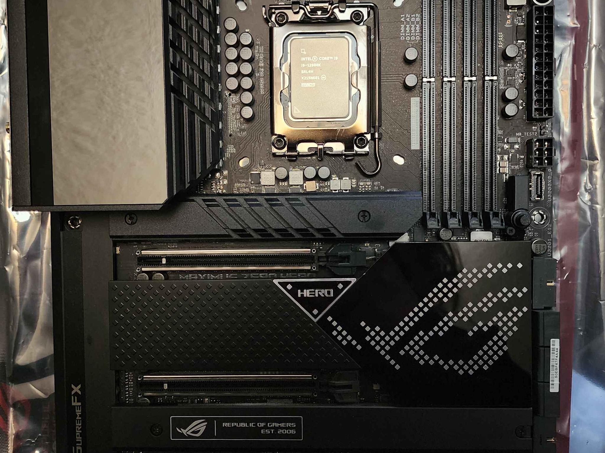 ASUS ROG MAXIMUS Z690 HERO Motherboard + Intel i9-12900K CPU